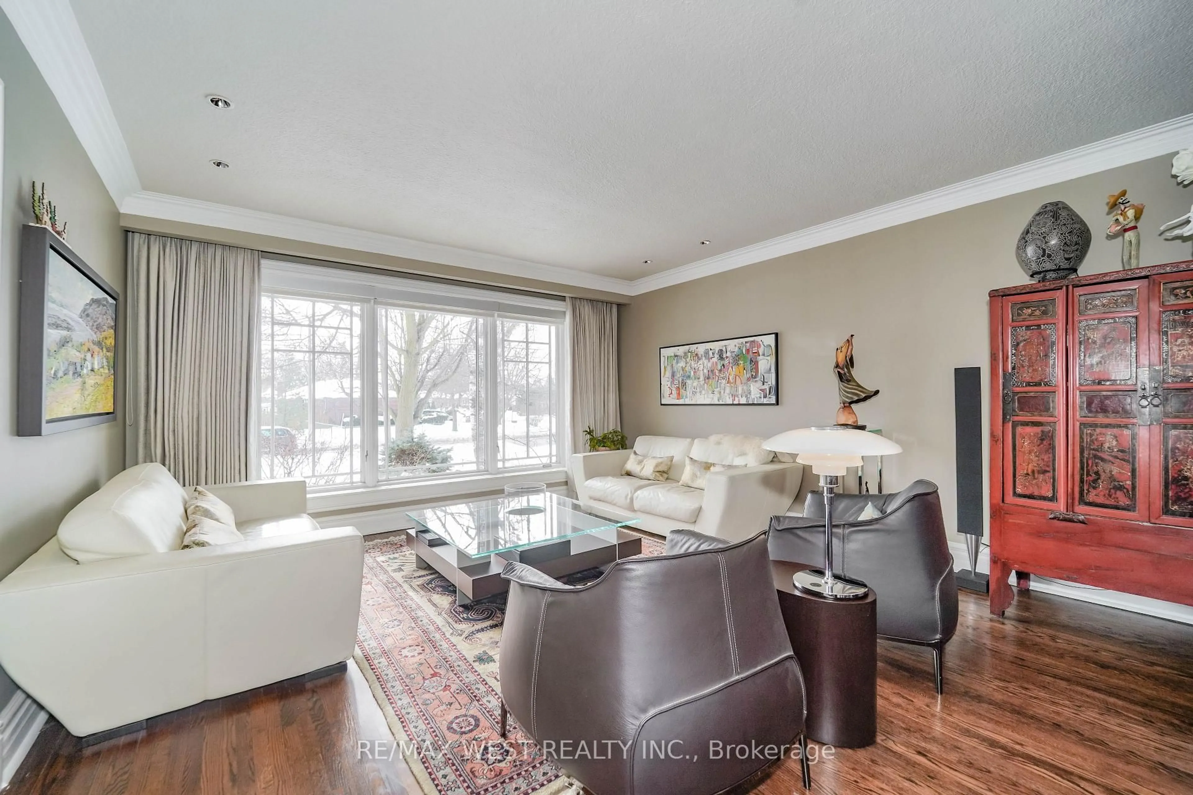 Living room with furniture, wood/laminate floor for 170 Princess Margaret Blvd, Toronto Ontario M9B 2Z6