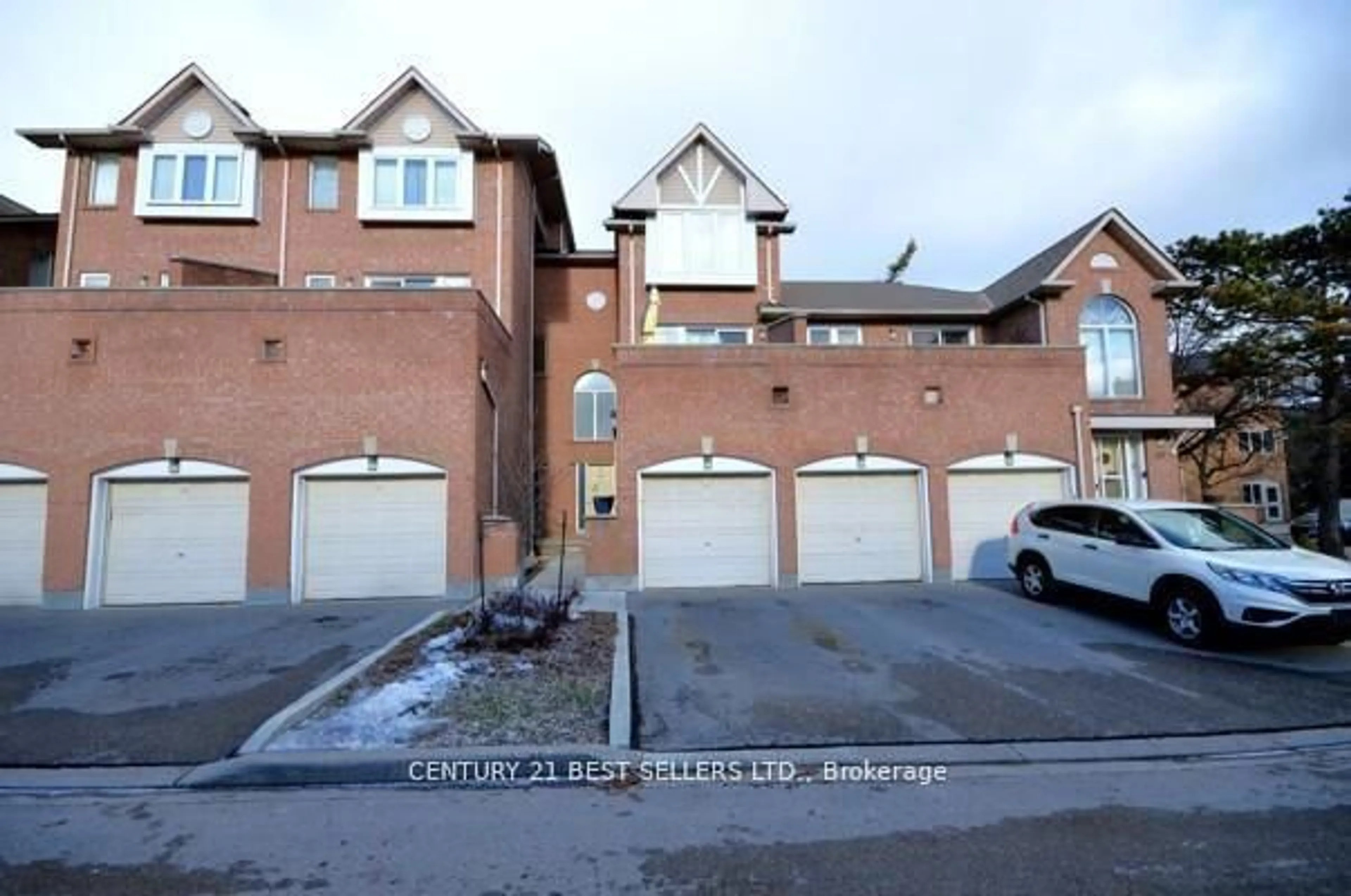 A pic from outside/outdoor area/front of a property/back of a property/a pic from drone, street for 107 Bristol Rd #100, Mississauga Ontario L4Z 3P6