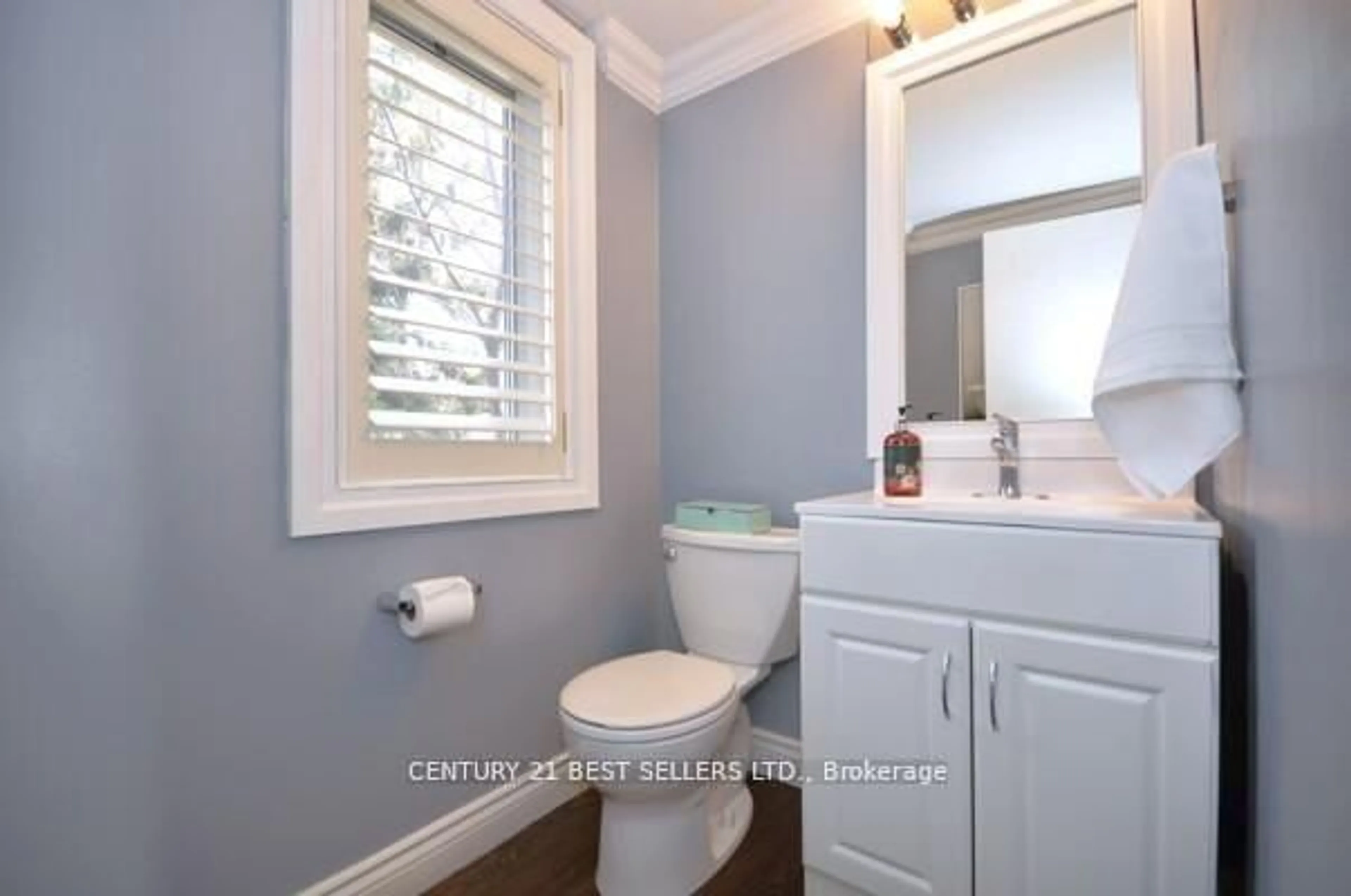 Standard bathroom, ceramic/tile floor for 107 Bristol Rd #100, Mississauga Ontario L4Z 3P6