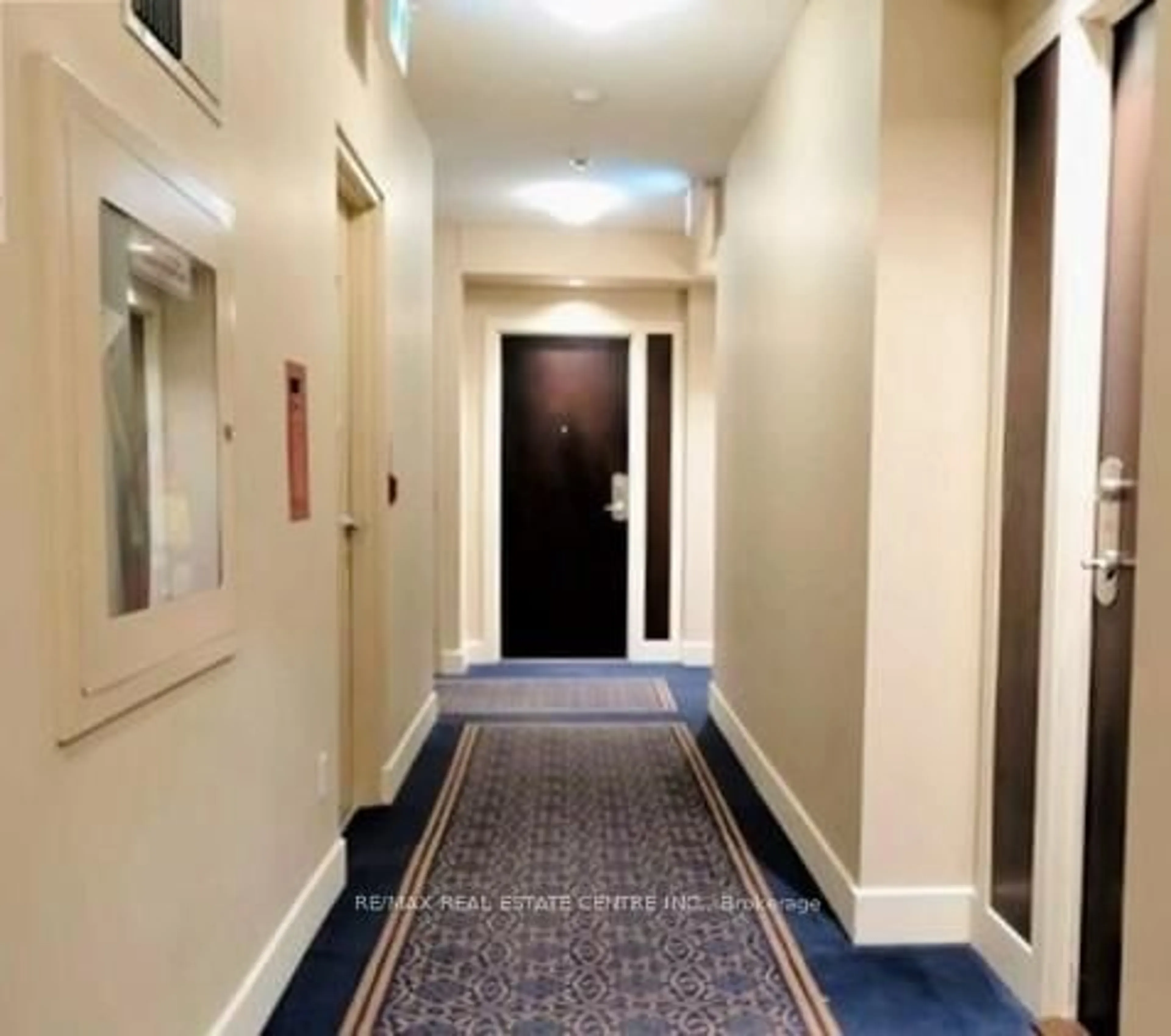Indoor foyer for 1359 Rathburn Rd #1901, Mississauga Ontario L4W 5P7