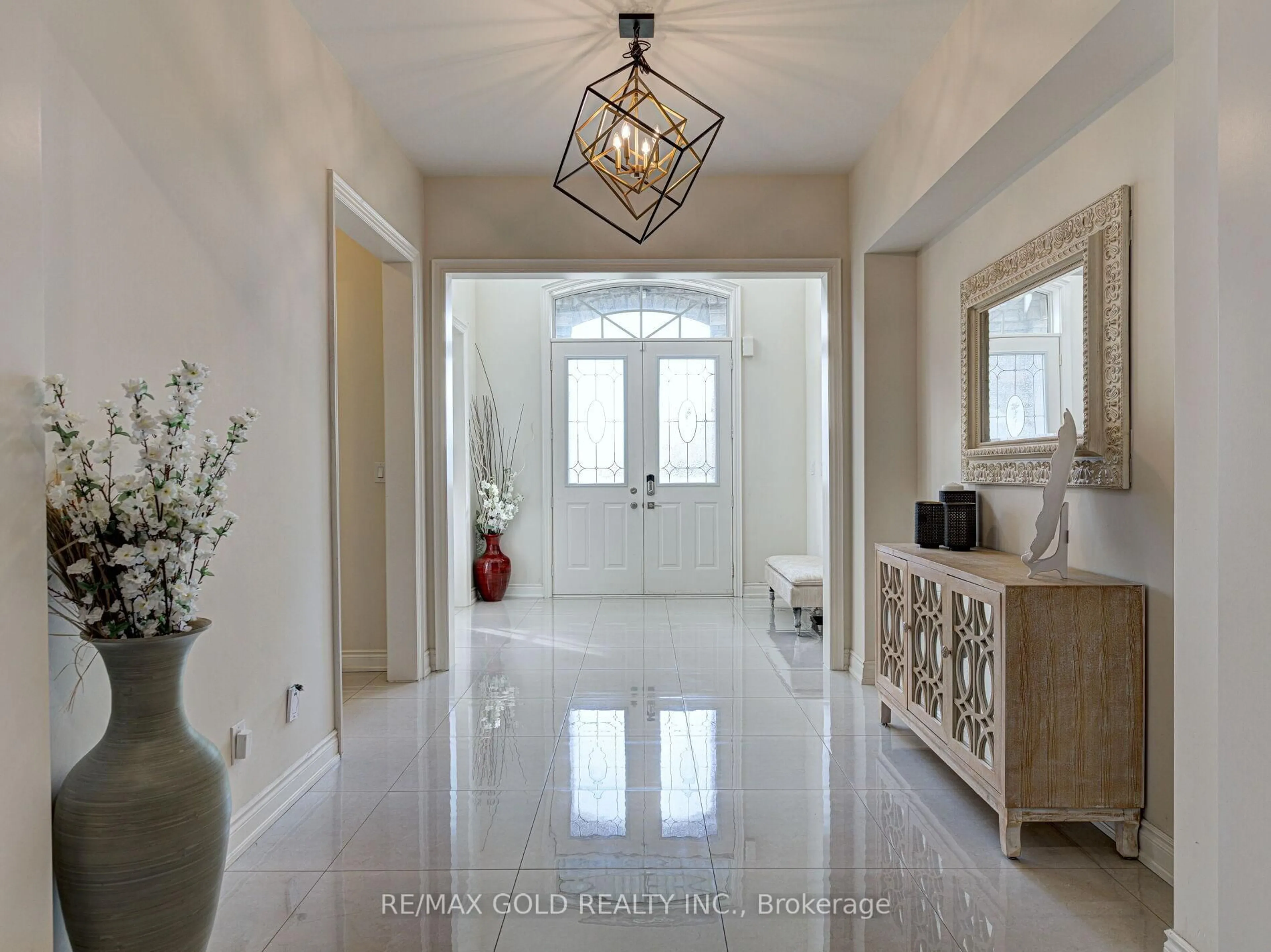 Indoor entryway for 25 Leo Austin Rd, Brampton Ontario L6P 4C4