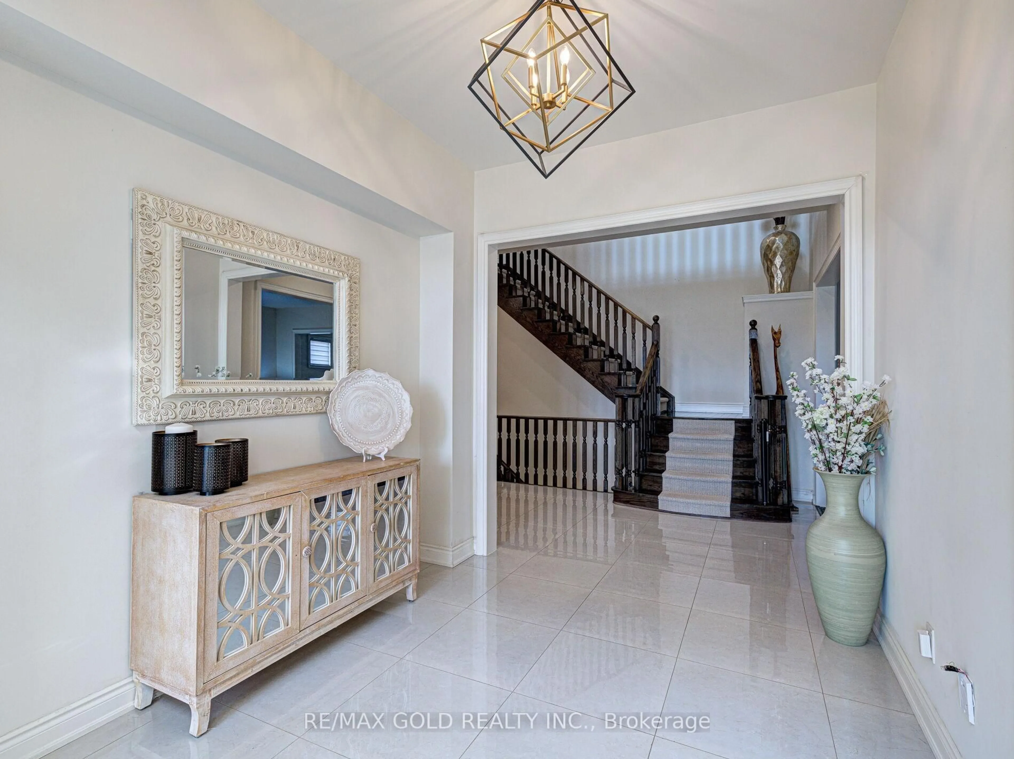 Indoor entryway for 25 Leo Austin Rd, Brampton Ontario L6P 4C4