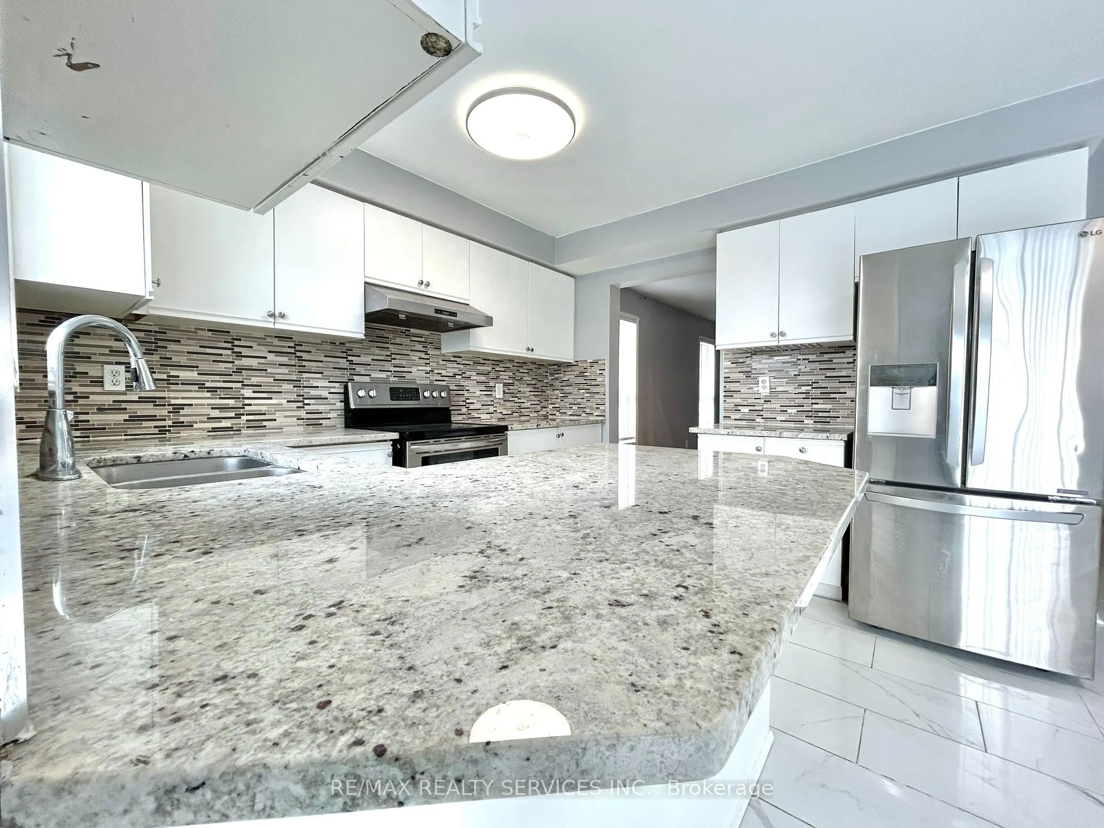 Open concept kitchen, ceramic/tile floor for 411 Jay Cres, Orangeville Ontario L9W 4Z1