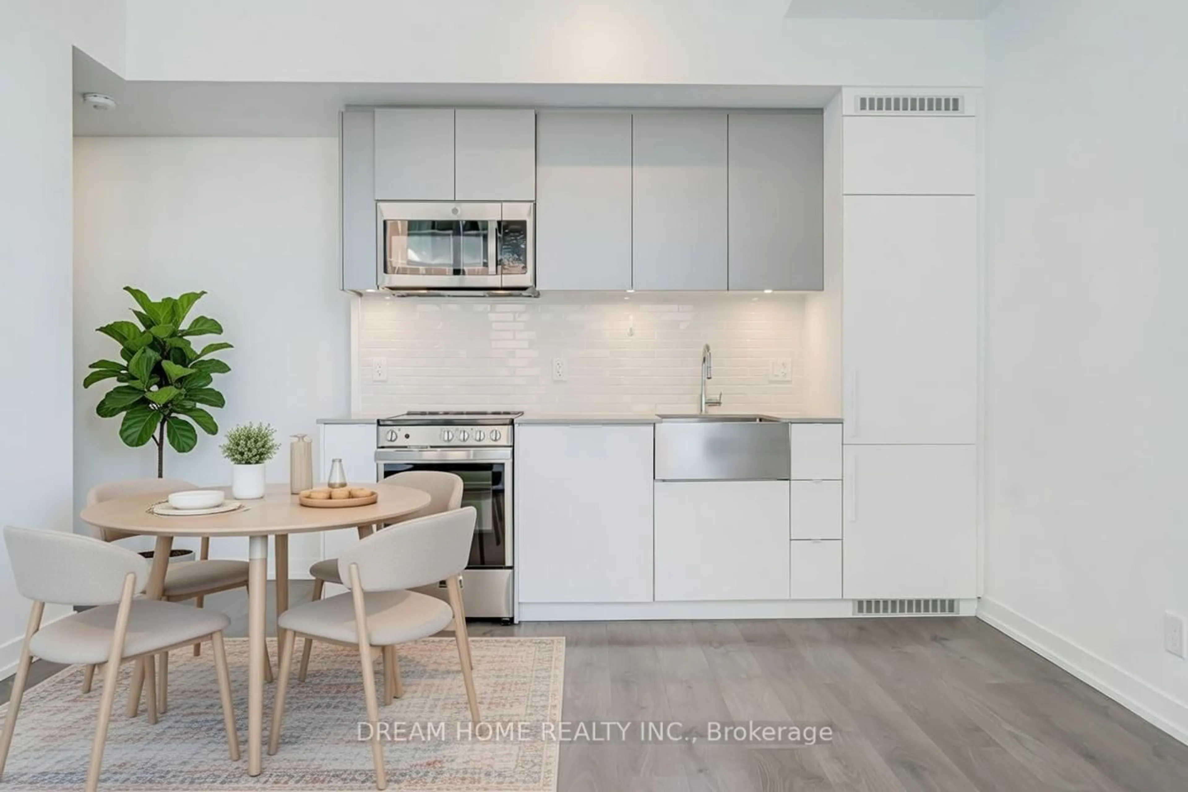 Open concept kitchen, unknown for 270 Dufferin St, Toronto Ontario M6K 0H8