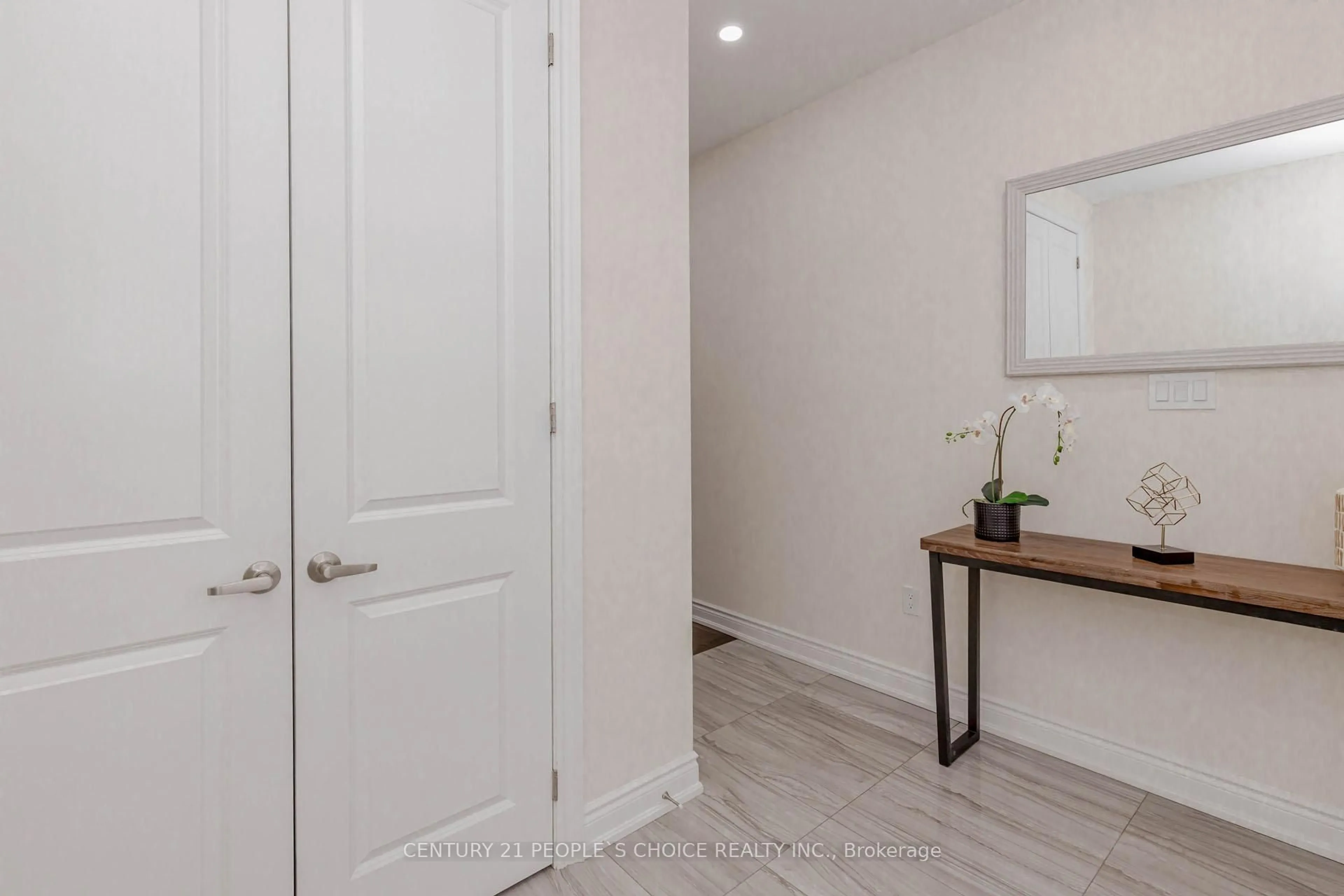 Indoor entryway for 5 Bergin St, Brampton Ontario L6X 0X1