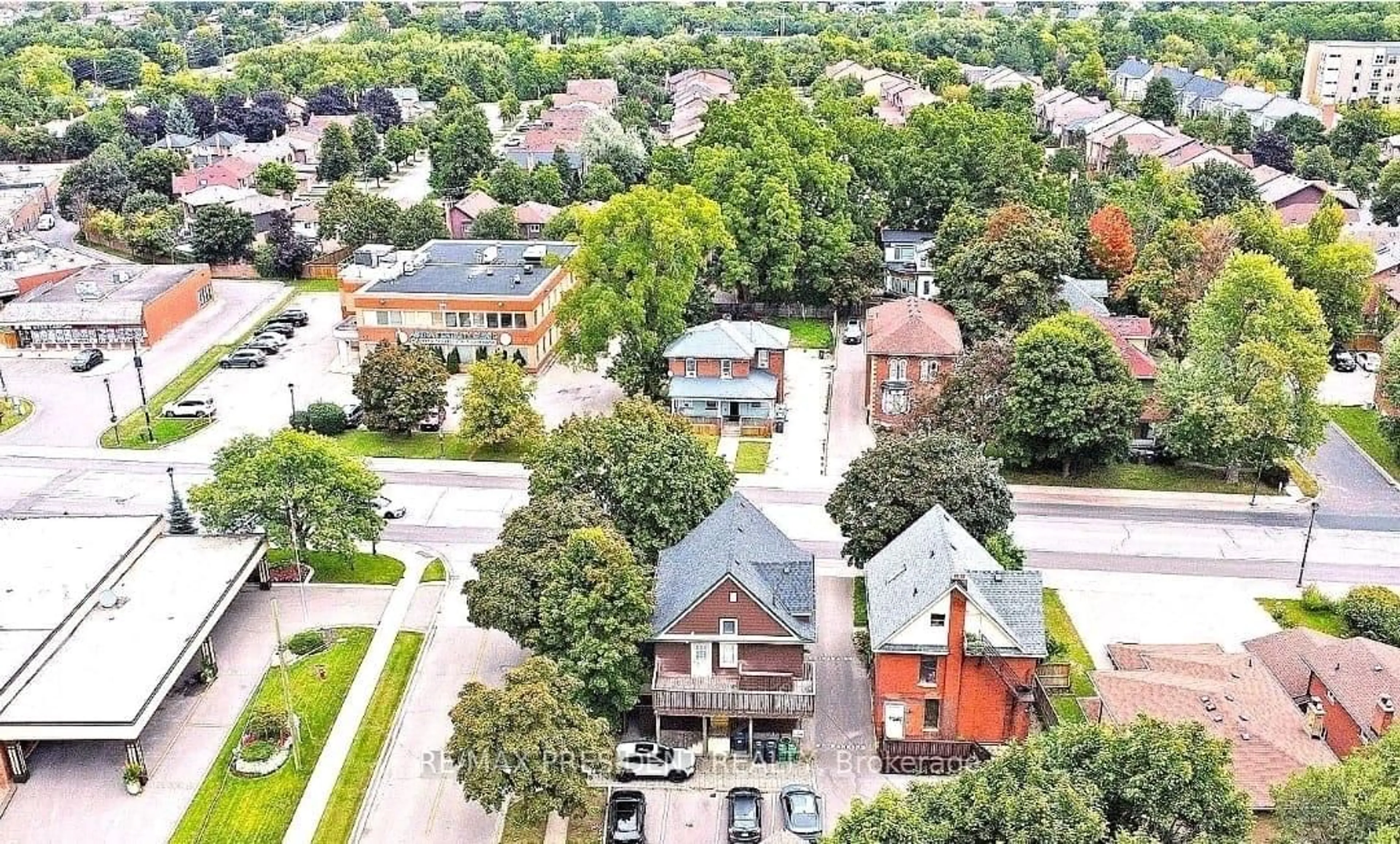 A pic from outside/outdoor area/front of a property/back of a property/a pic from drone, city buildings view from balcony for 281 Main St, Brampton Ontario L6X 1N4