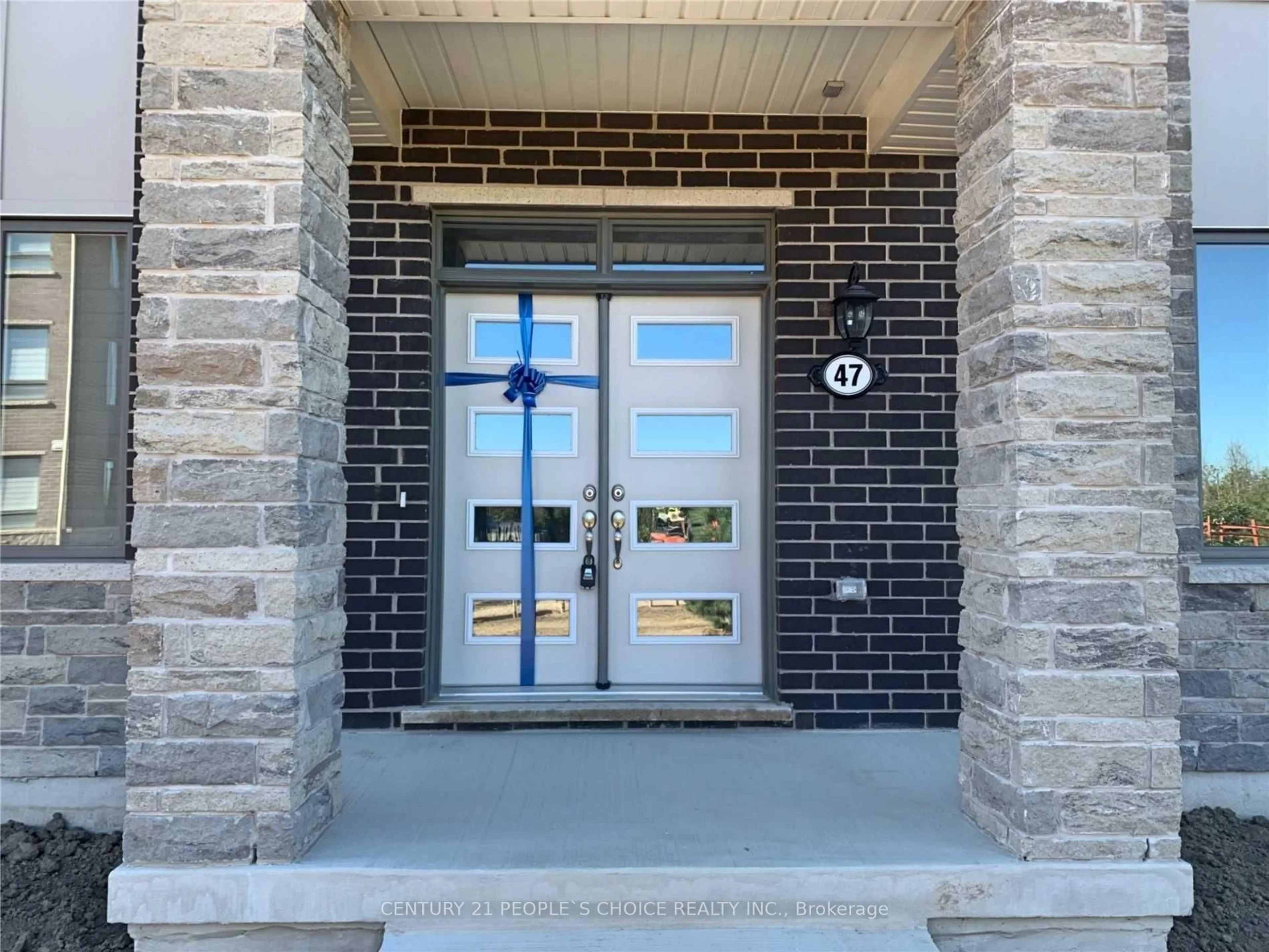 Indoor entryway for 47 Summer Wind Lane, Brampton Ontario L7A 5J2