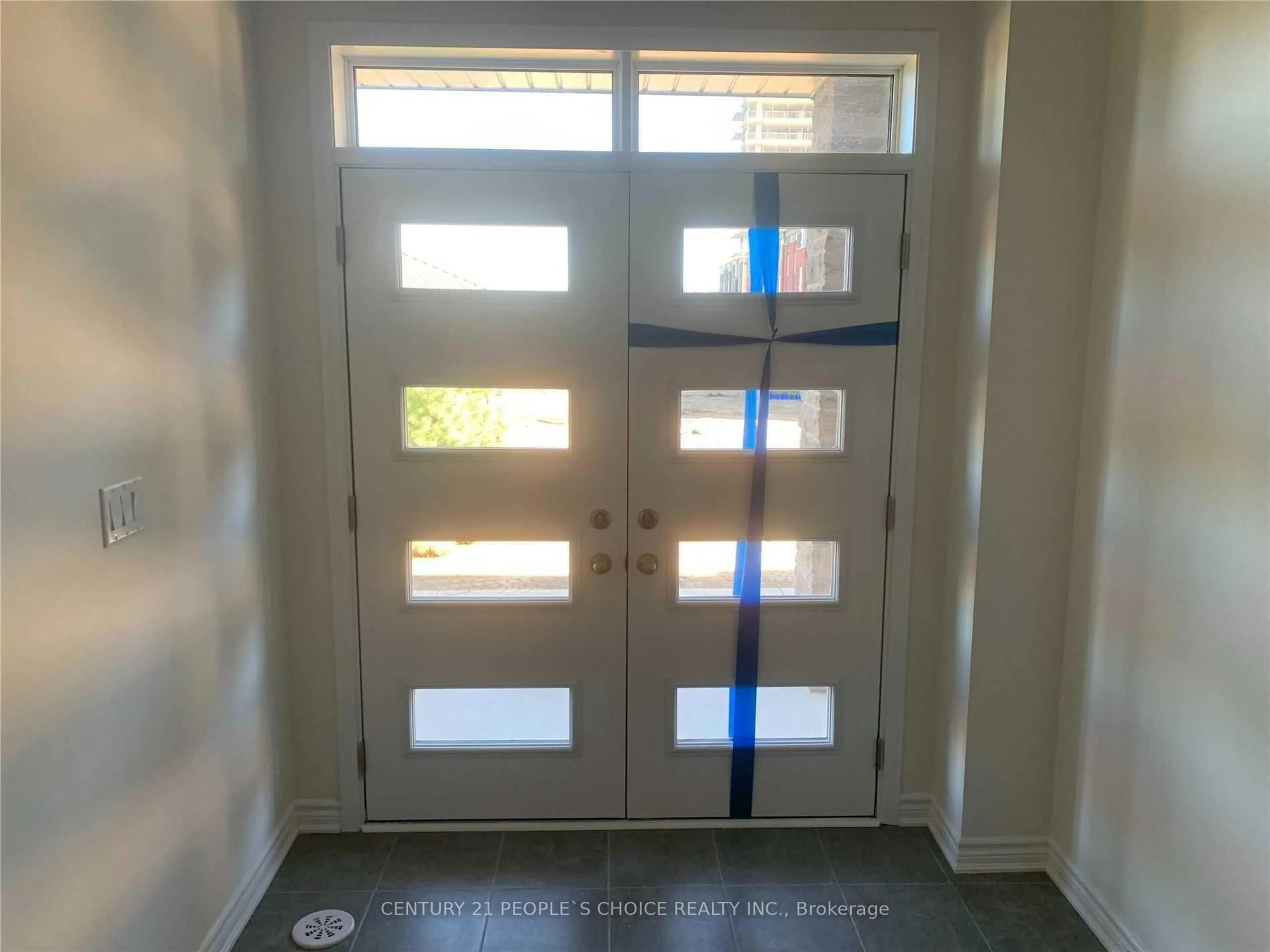 Indoor entryway for 47 Summer Wind Lane, Brampton Ontario L7A 5J2