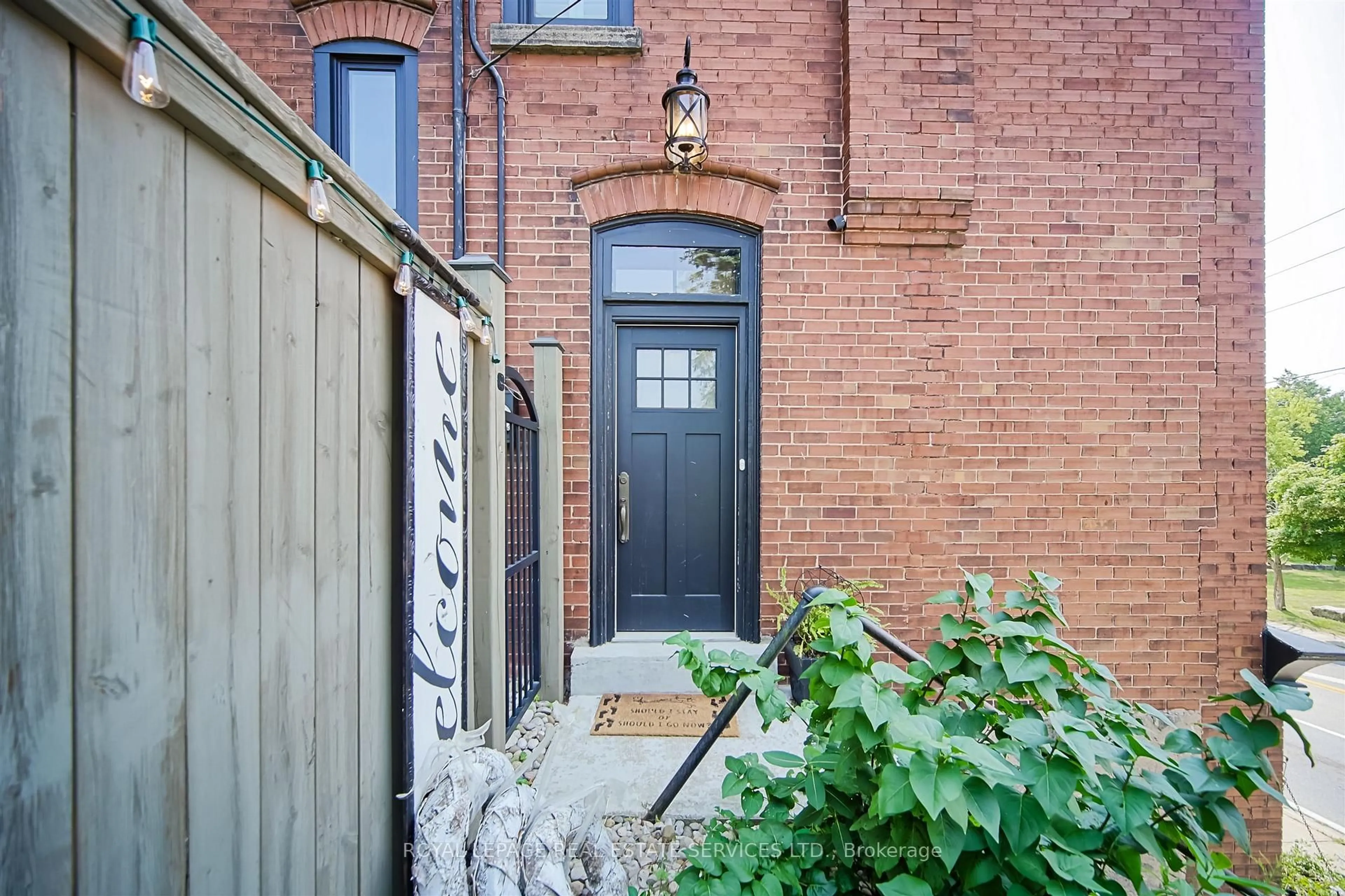 Unknown for 11 Main St, Milton Ontario L0P 1B0