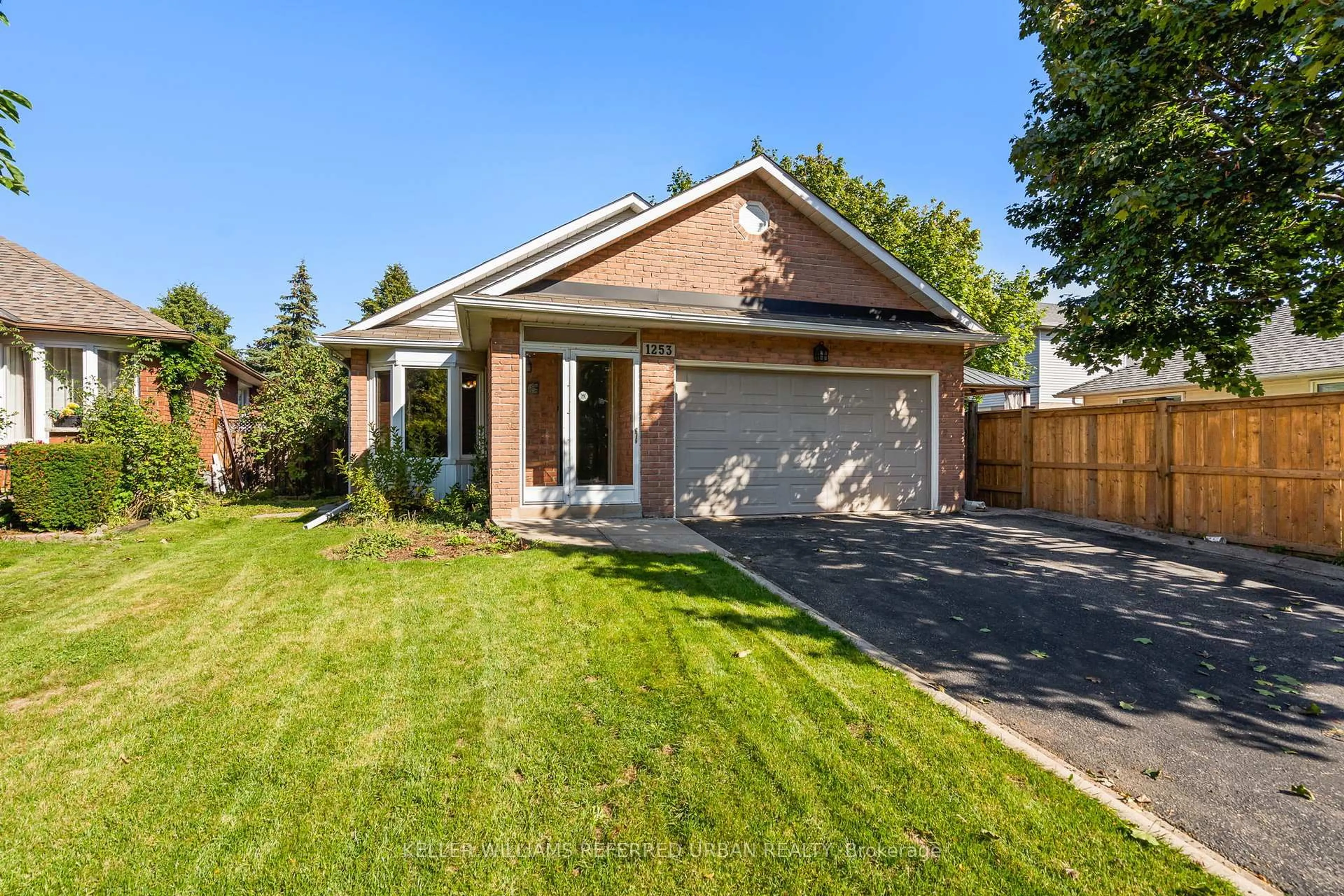Home with brick exterior material, street for 1253 Thorpe Rd, Burlington Ontario L7S 2C9