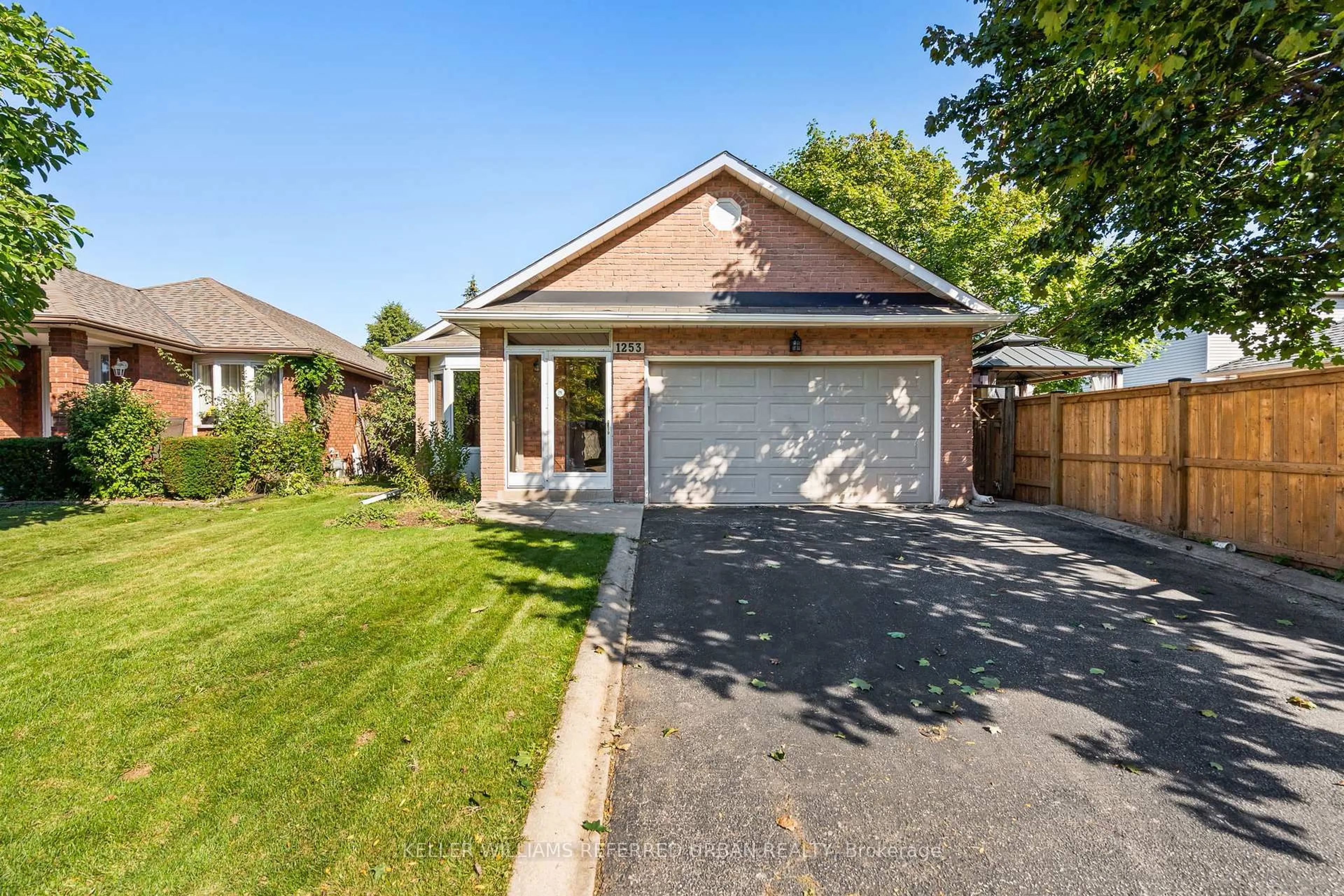 Home with brick exterior material, street for 1253 Thorpe Rd, Burlington Ontario L7S 2C9