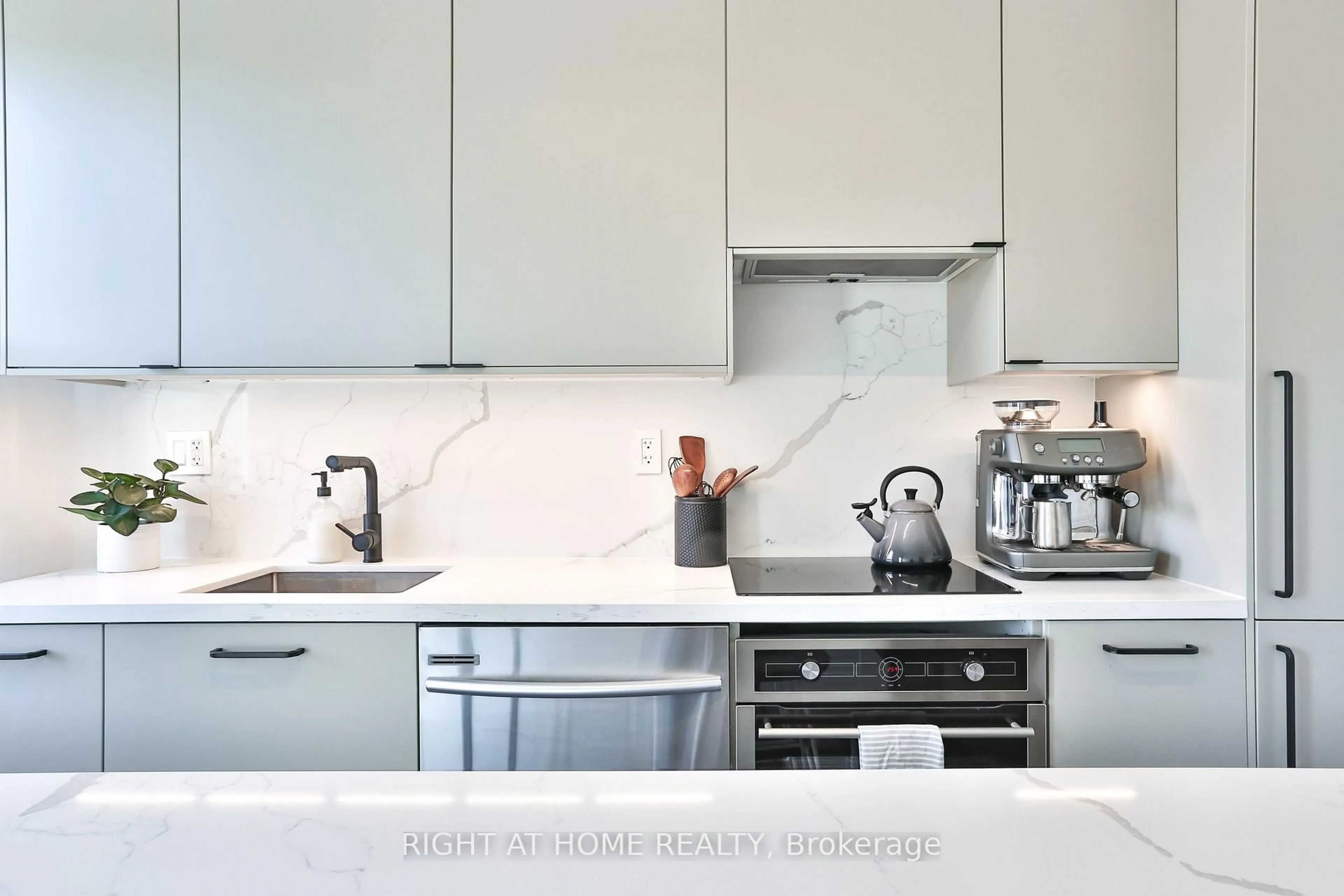Contemporary kitchen, unknown for 1365 Lansdowne Ave, Toronto Ontario M6H 3Z9