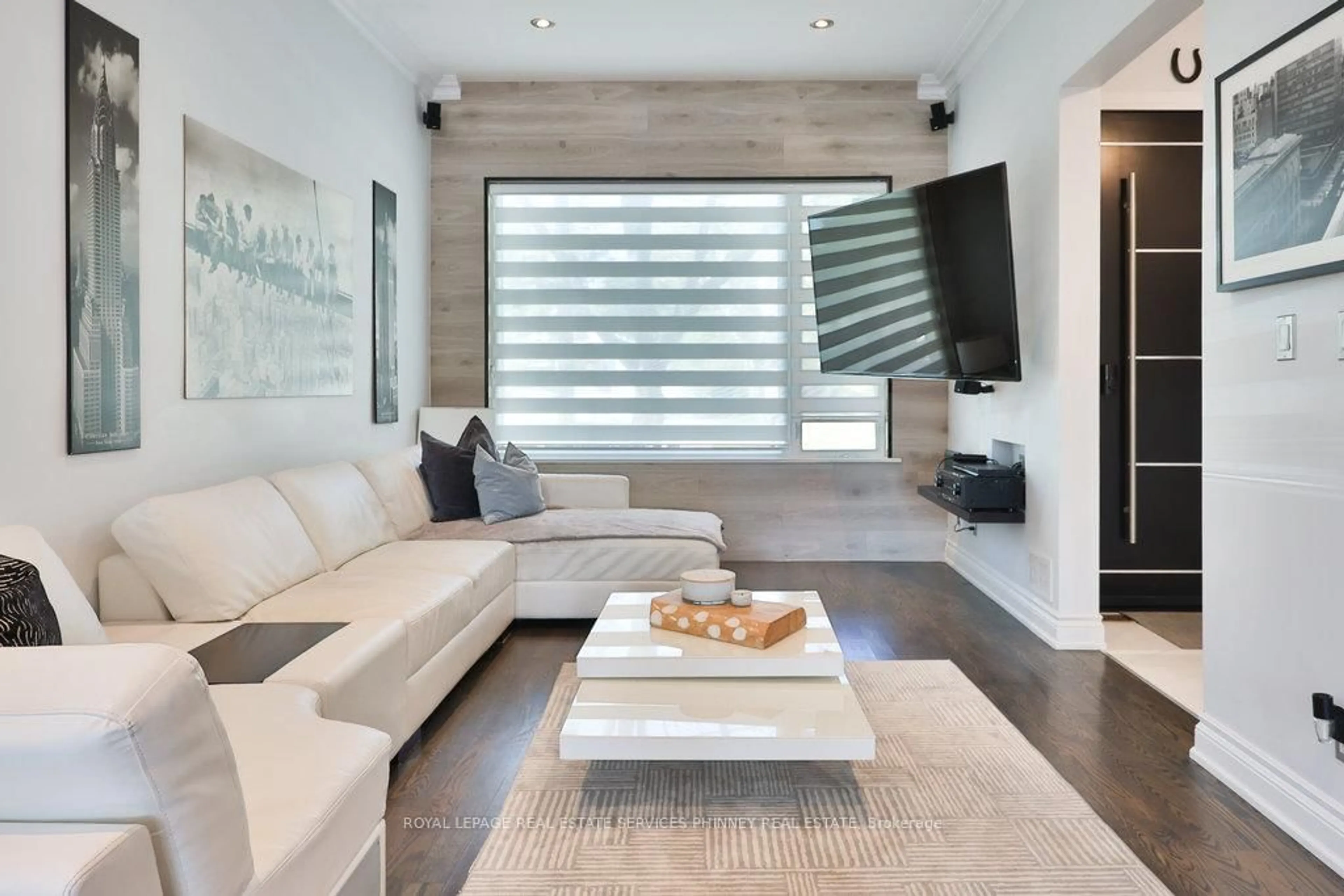 Living room with furniture, unknown for 880 6th St, Mississauga Ontario L5E 1N6