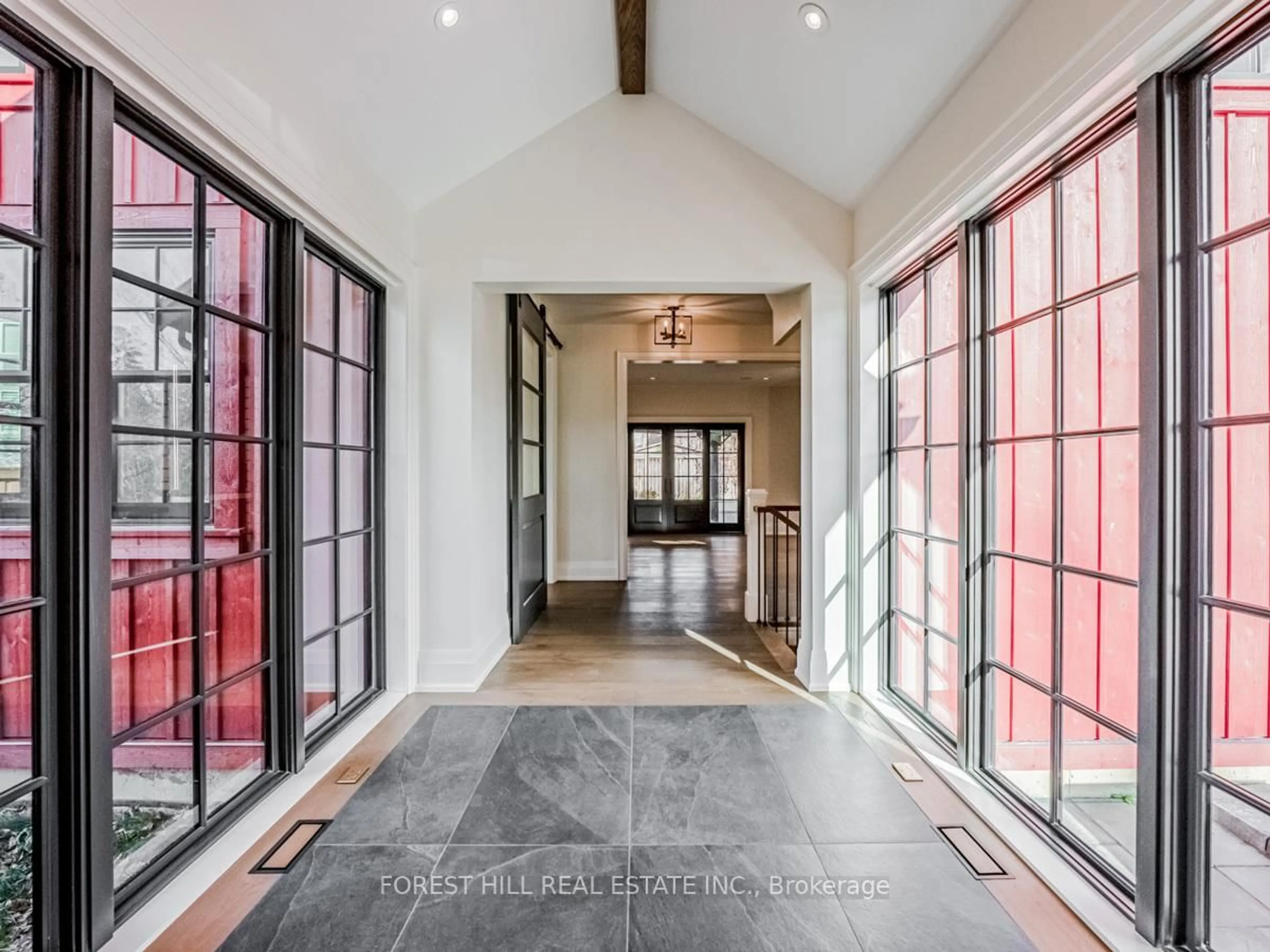Indoor entryway for 7089 Second Line, Mississauga Ontario L5W 1A1