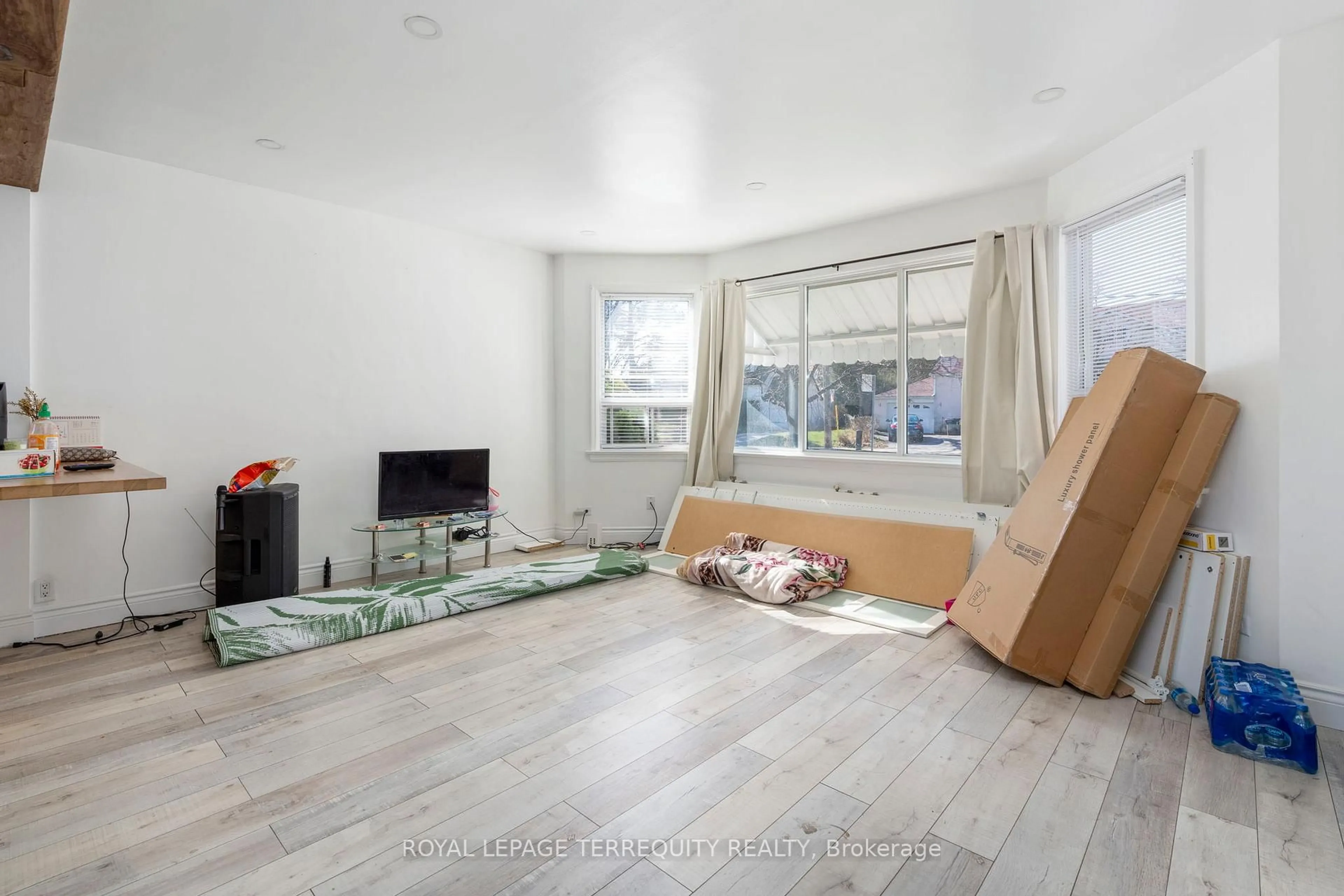 Unknown for 64 Pelmo Cres, Toronto Ontario M9N 2X5