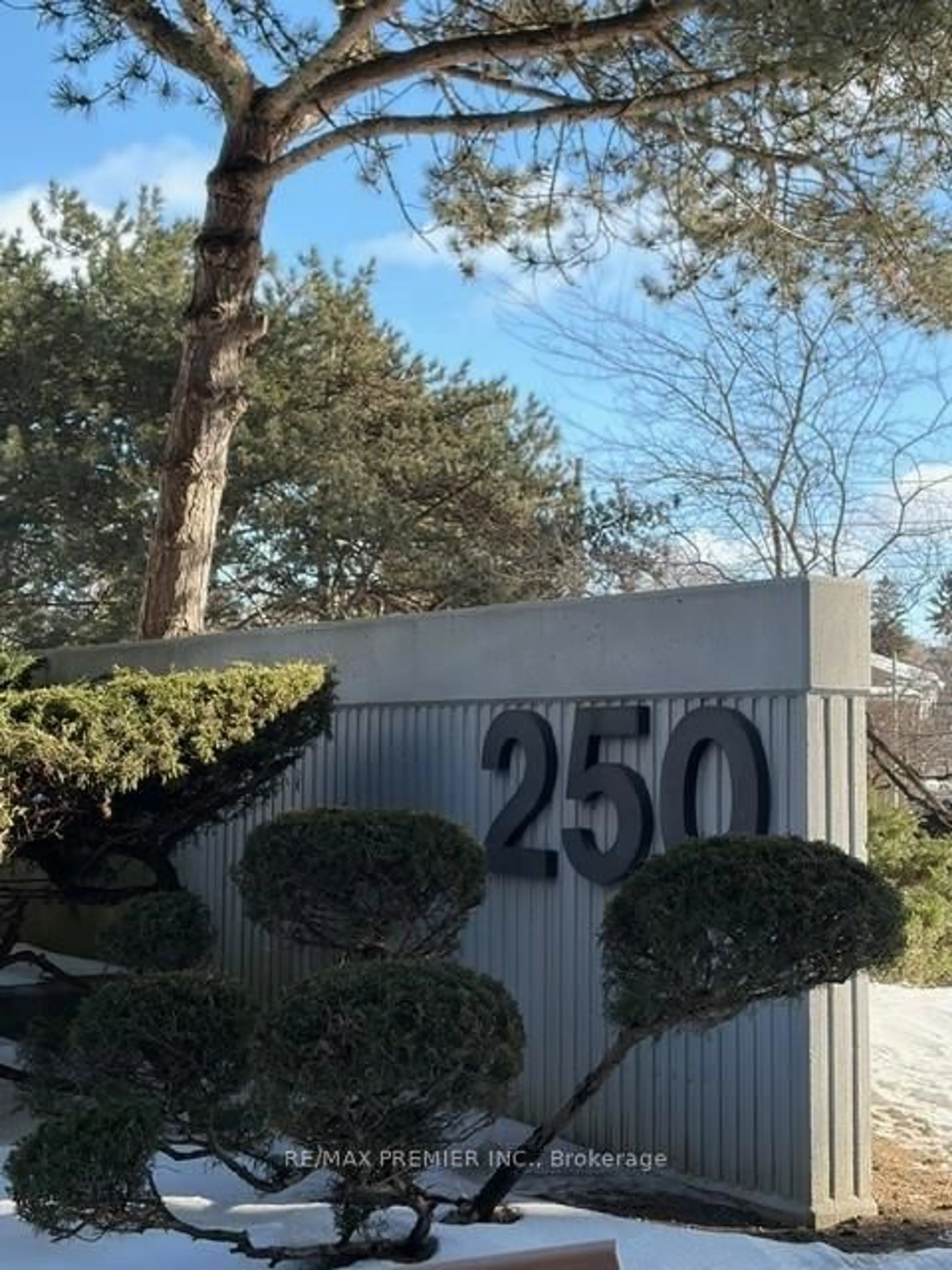 A pic from outside/outdoor area/front of a property/back of a property/a pic from drone, street for 250 Scarlett Rd #904, Toronto Ontario M6N 4X5