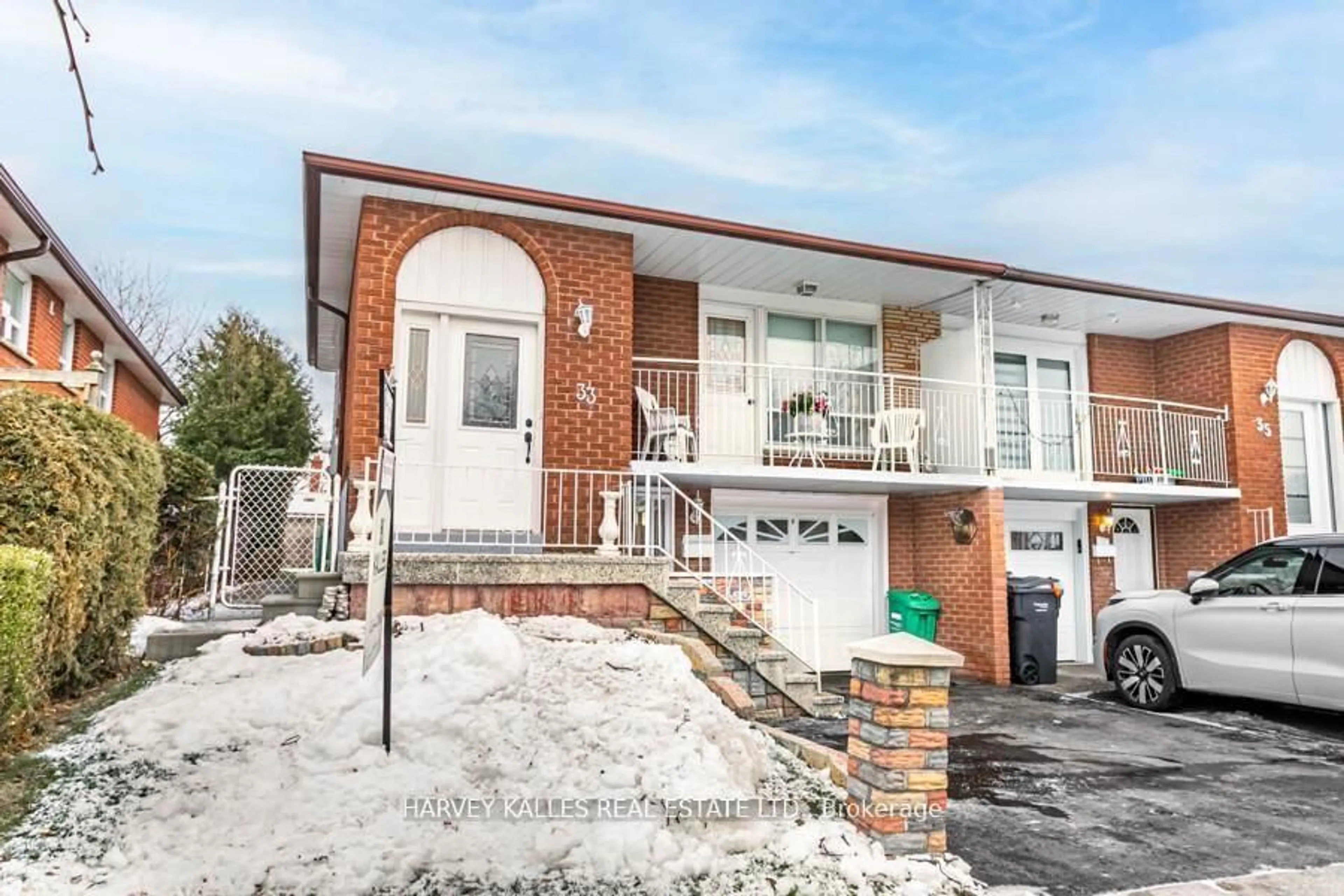 Home with brick exterior material, street for 33 Tolton Dr, Brampton Ontario L6V 2P9