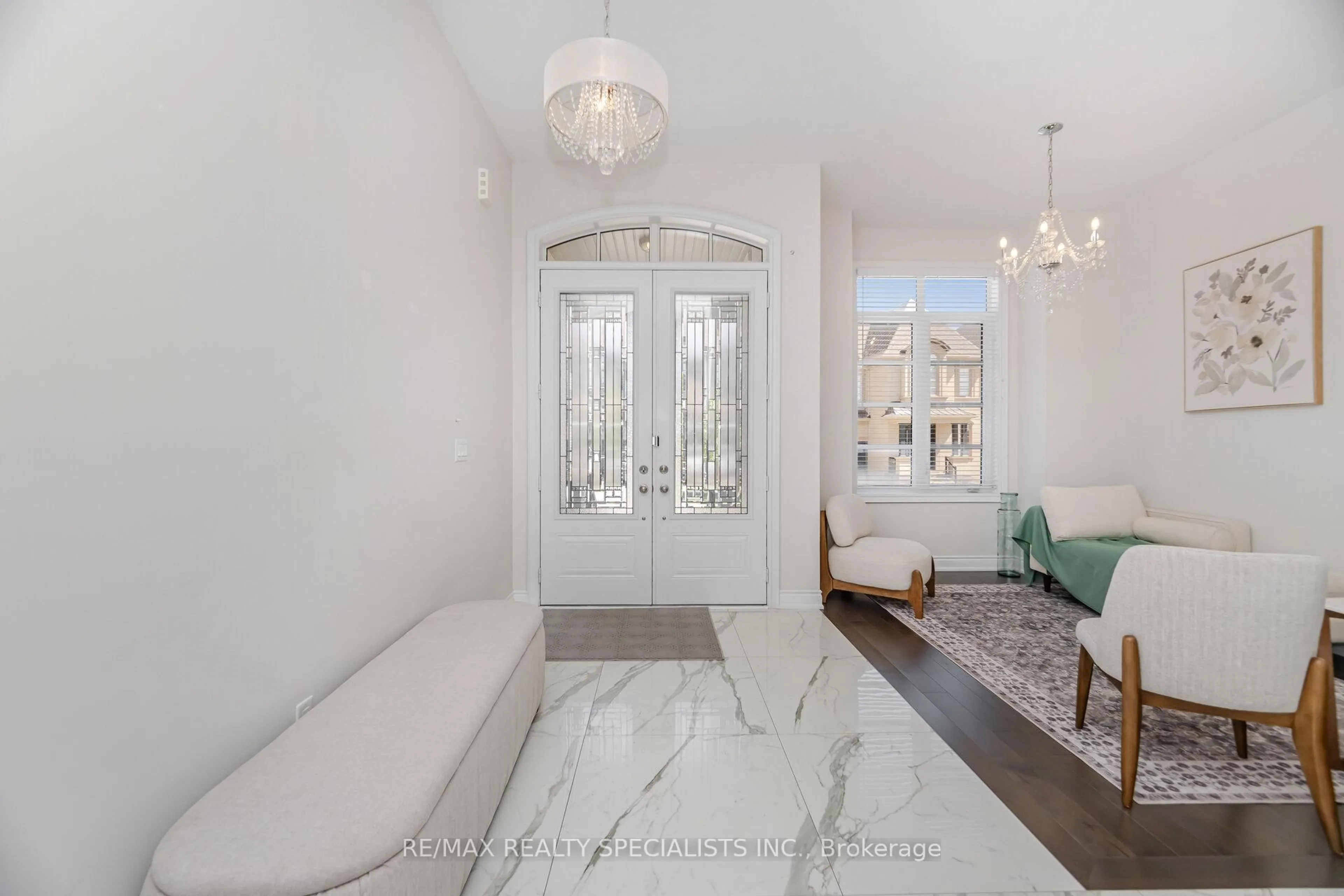 Indoor entryway for 53 Threshing Mill Blvd, Oakville Ontario L6H 0V6