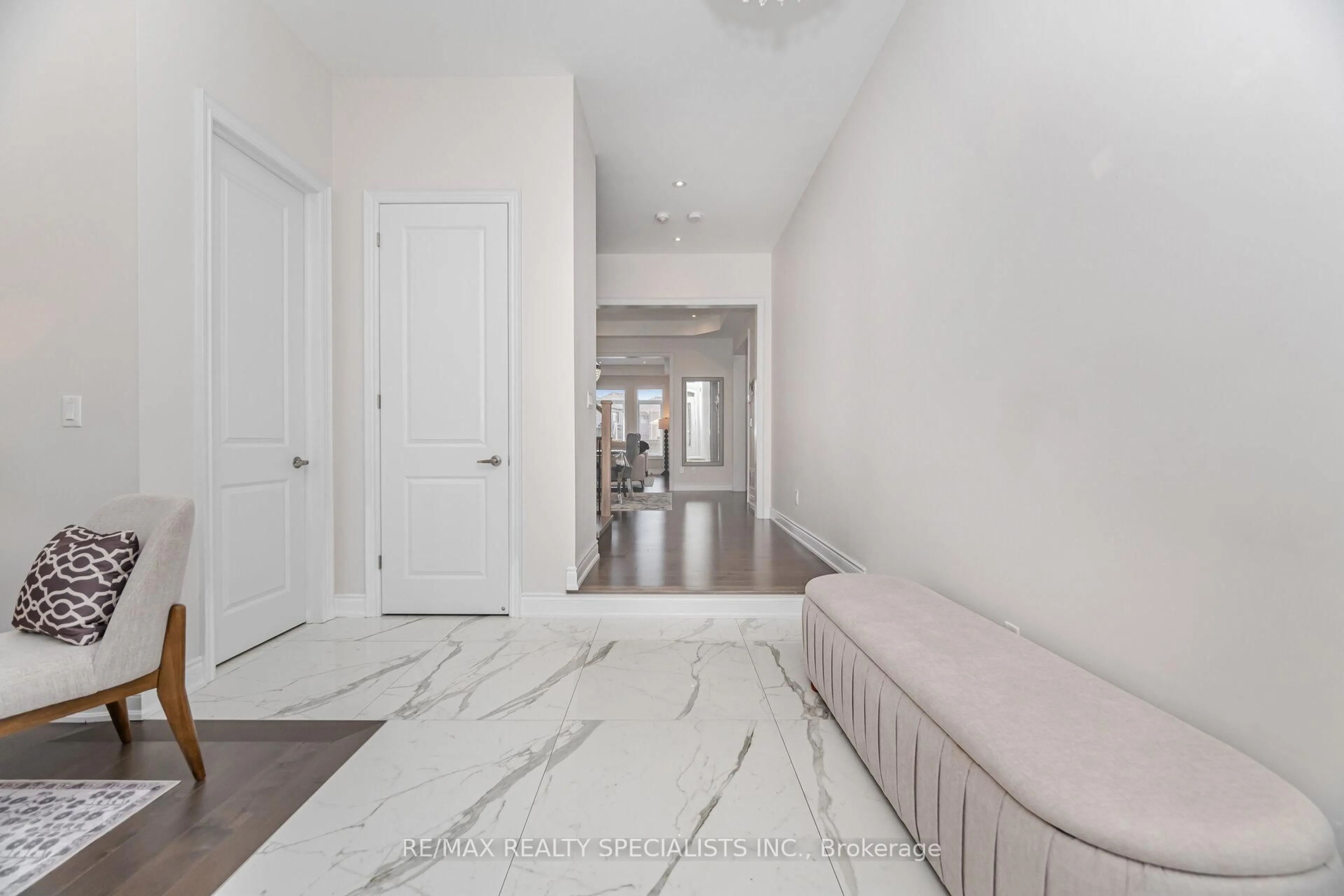 Indoor entryway for 53 Threshing Mill Blvd, Oakville Ontario L6H 0V6