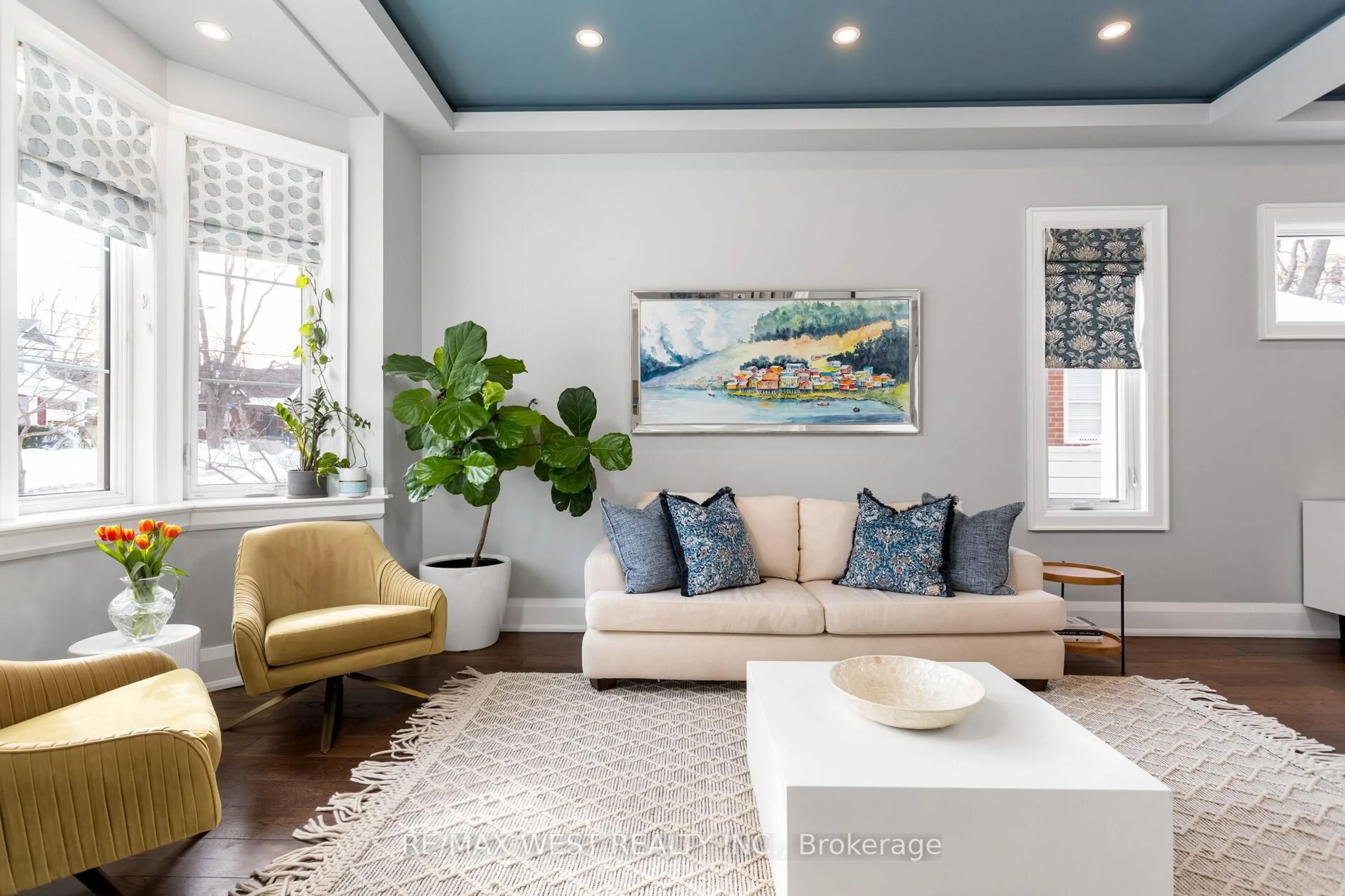 Living room with furniture, unknown for 34 Government Rd, Toronto Ontario M8X 1V9