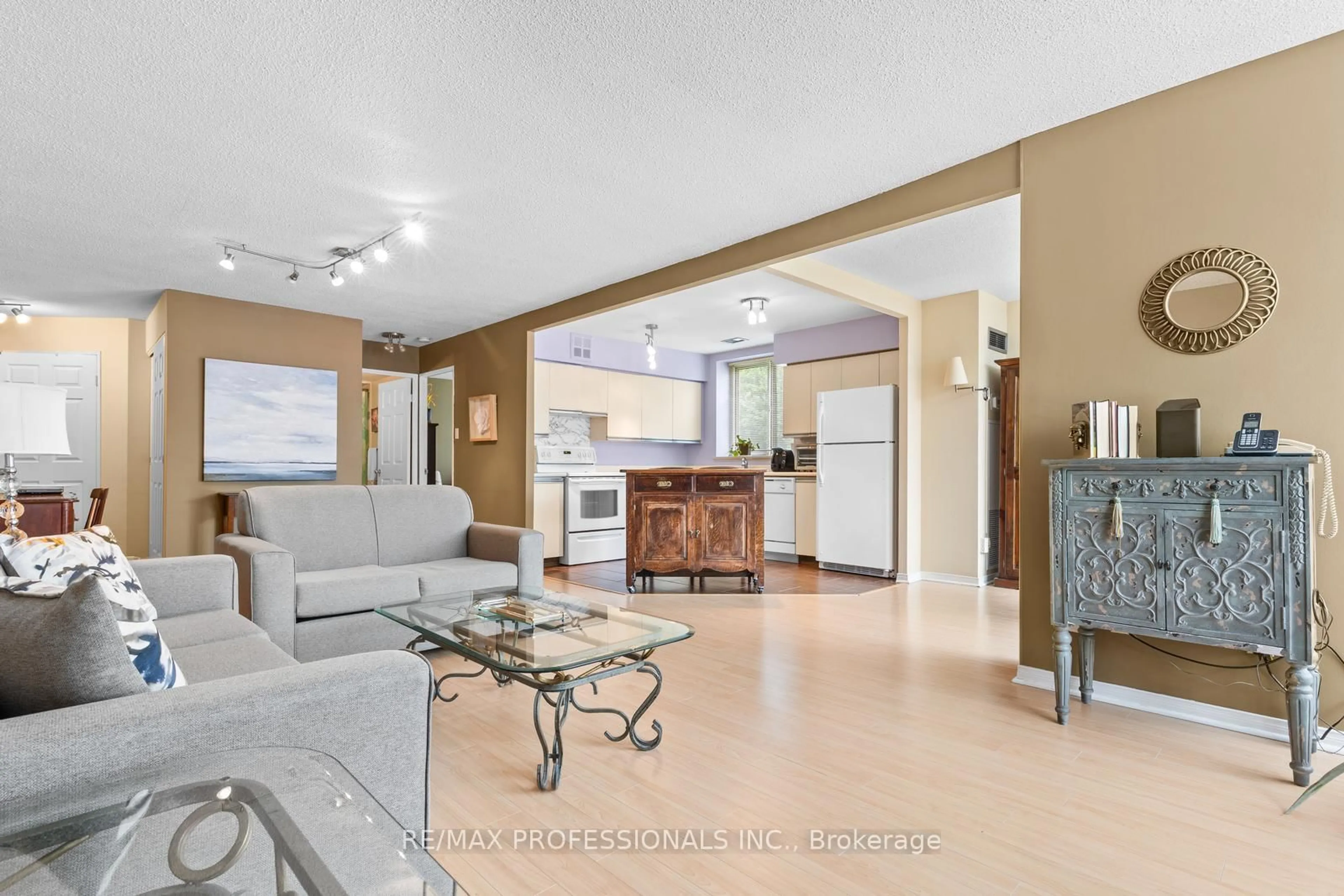 Unknown for 1485 Lakeshore Rd #114, Mississauga Ontario L5E 3G2