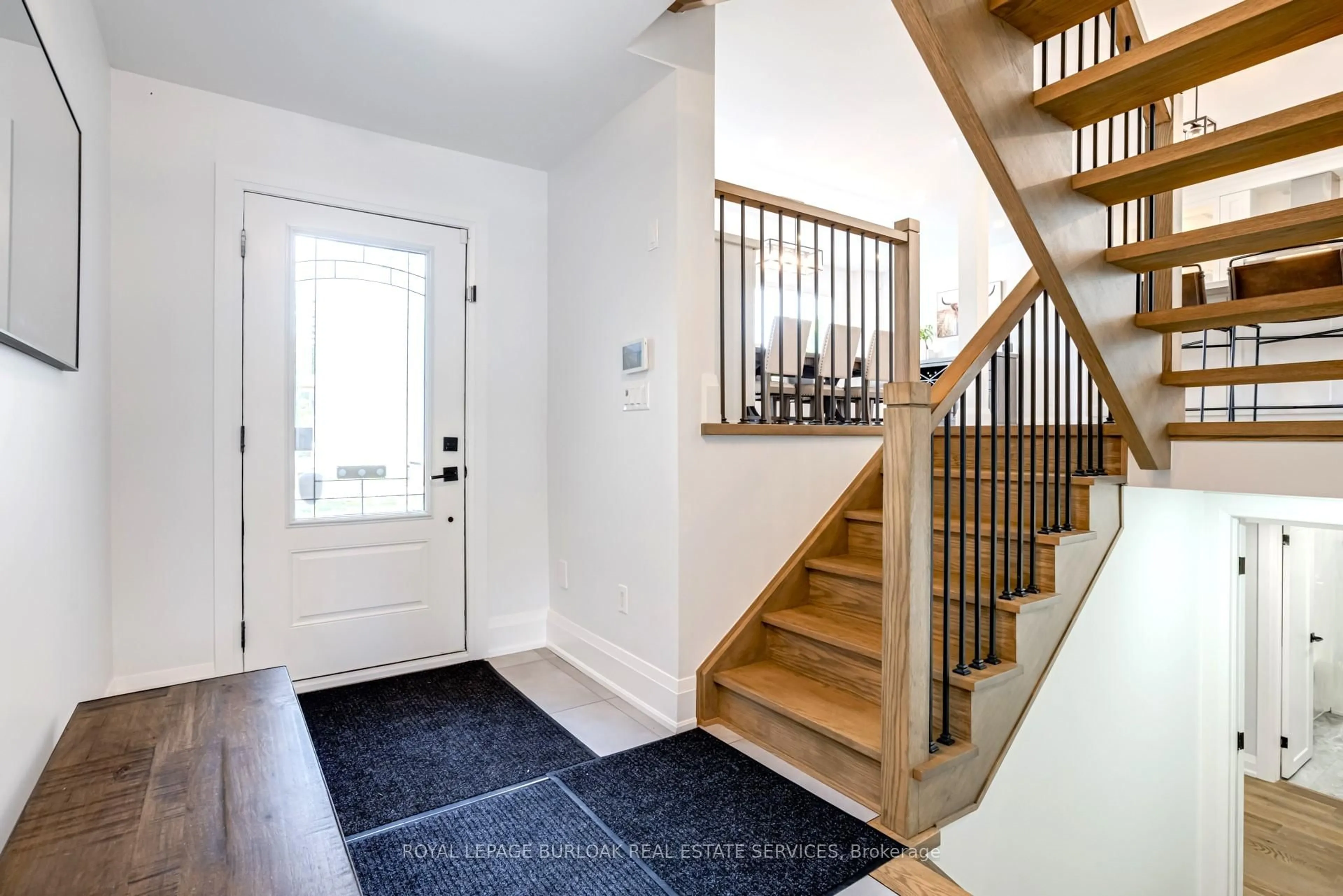 Indoor entryway for 5199 Broughton Cres, Burlington Ontario L7L 3C1