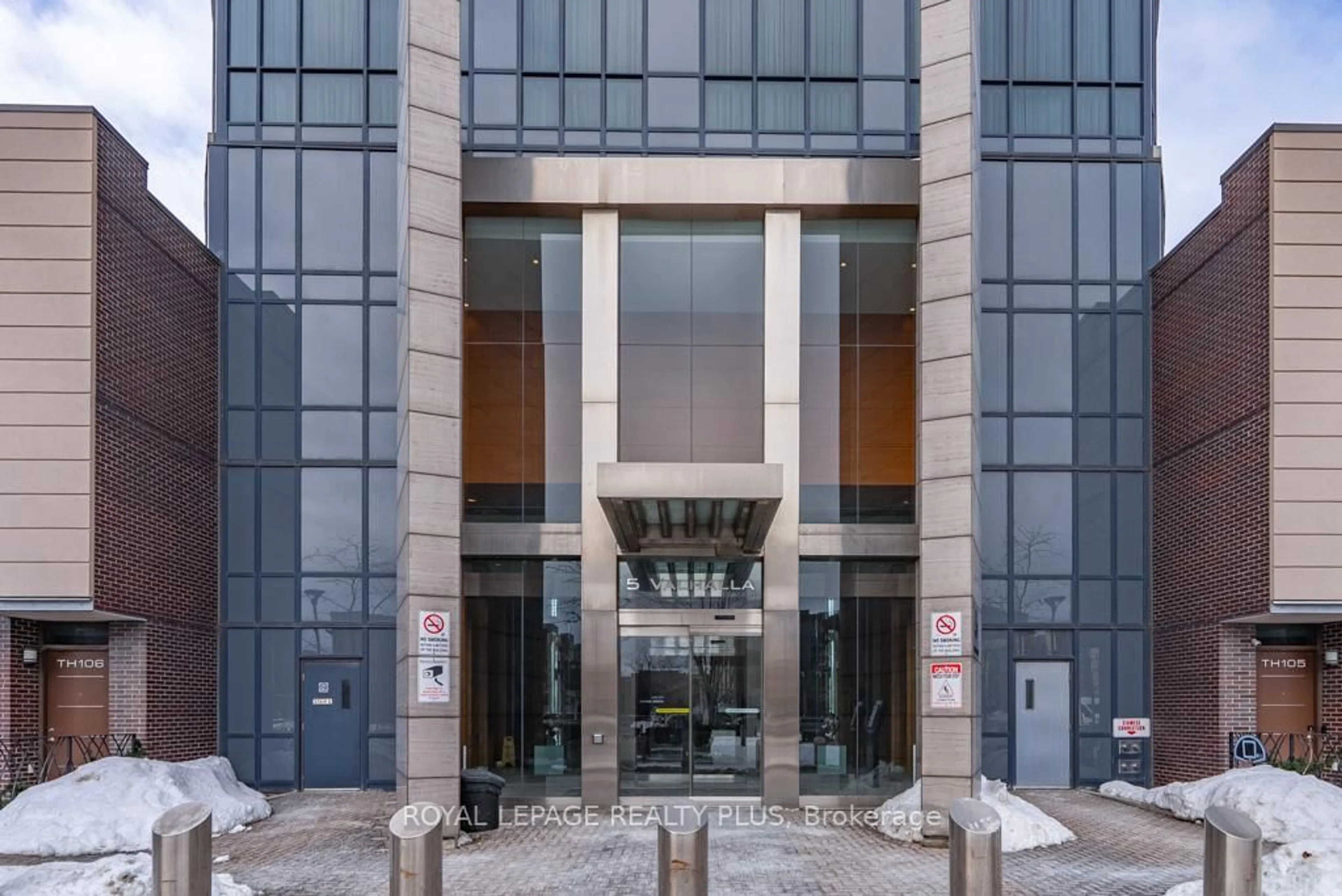 Indoor foyer for 5 Valhalla Inn Rd #2504, Toronto Ontario M9B 1S9