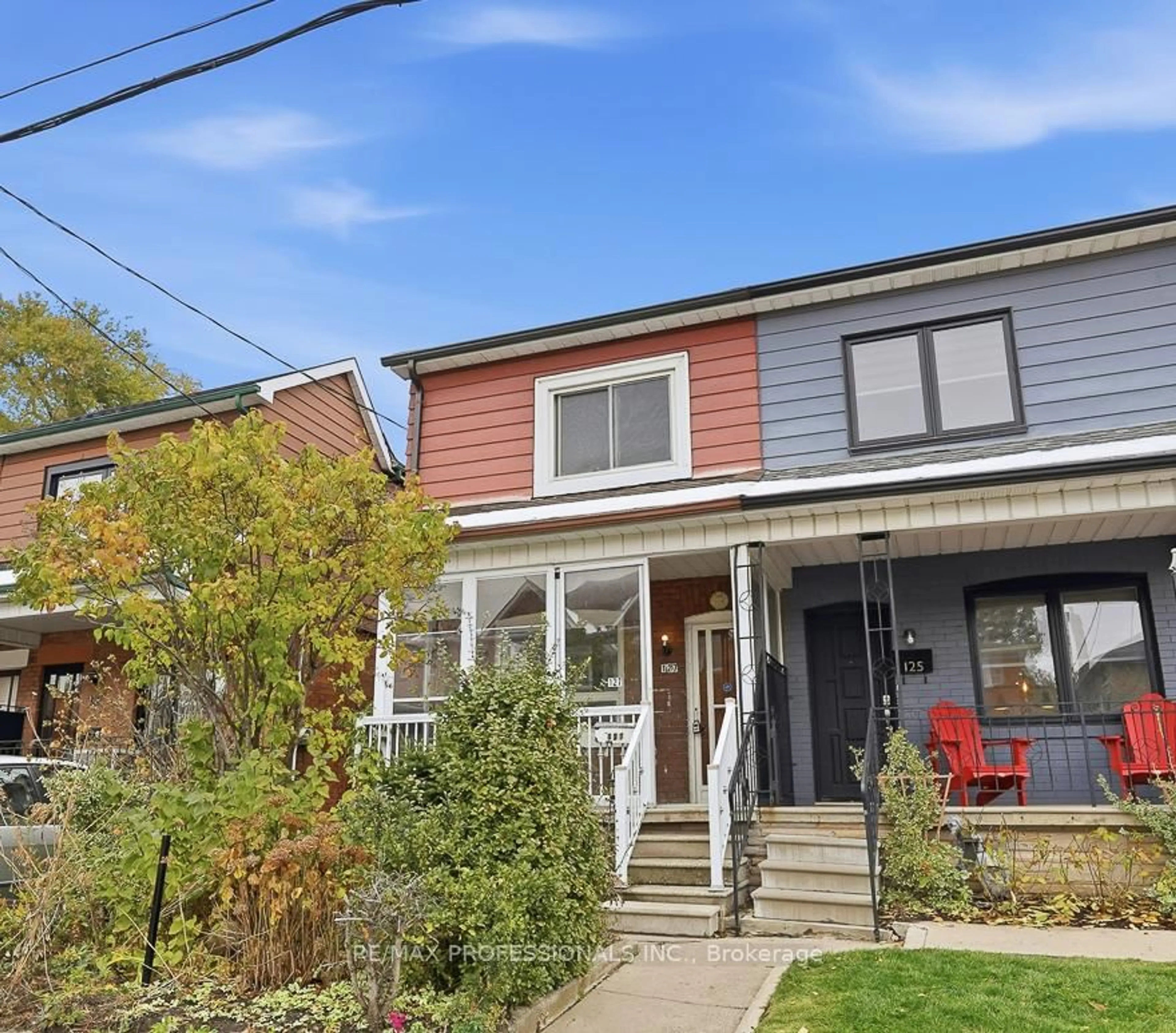 Home with vinyl exterior material, street for 127 Kane Ave, Toronto Ontario M6M 3N1