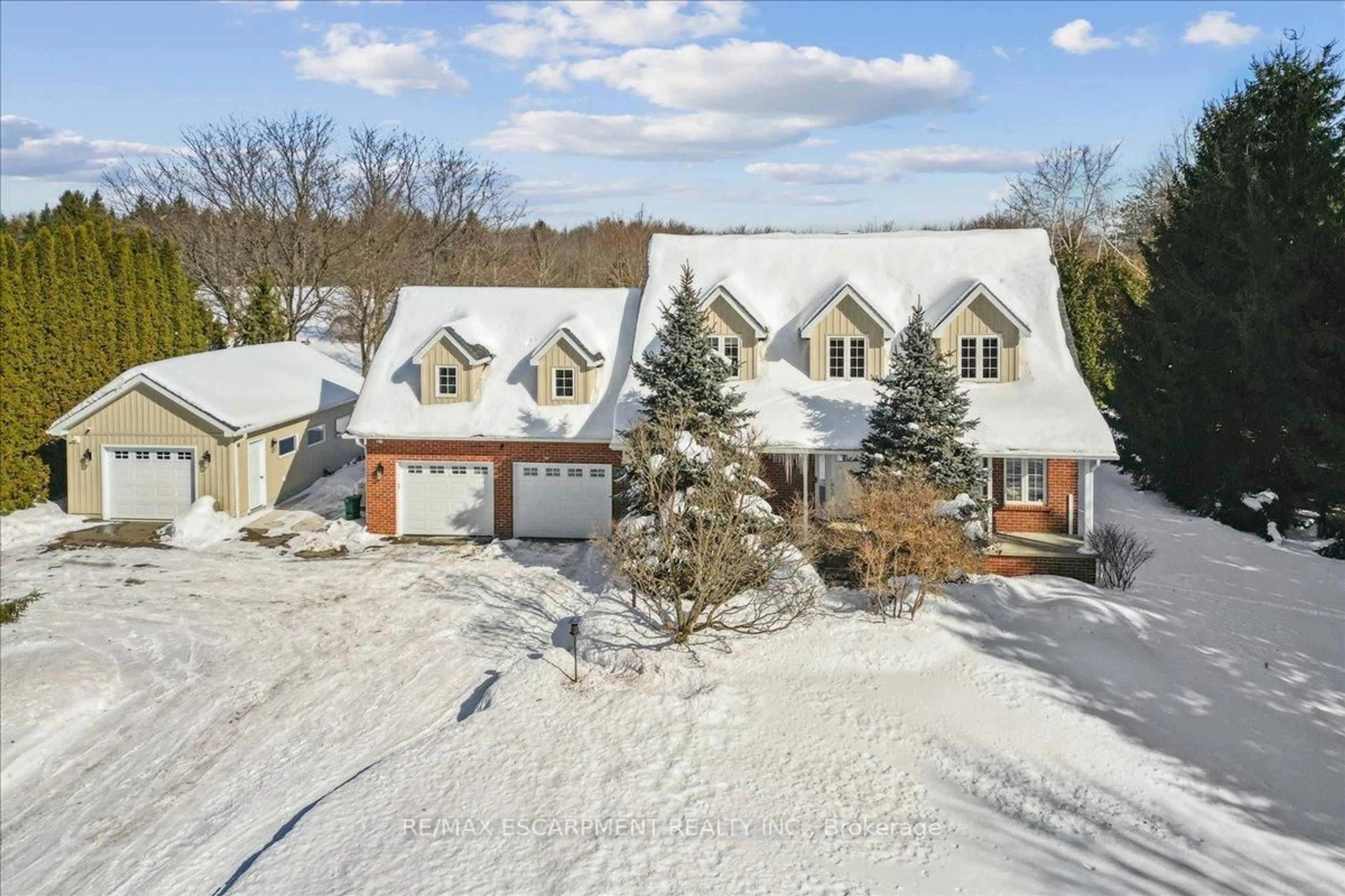 A pic from outside/outdoor area/front of a property/back of a property/a pic from drone, street for 19231 SHAWS CREEK Rd, Caledon Ontario L7K 1L4