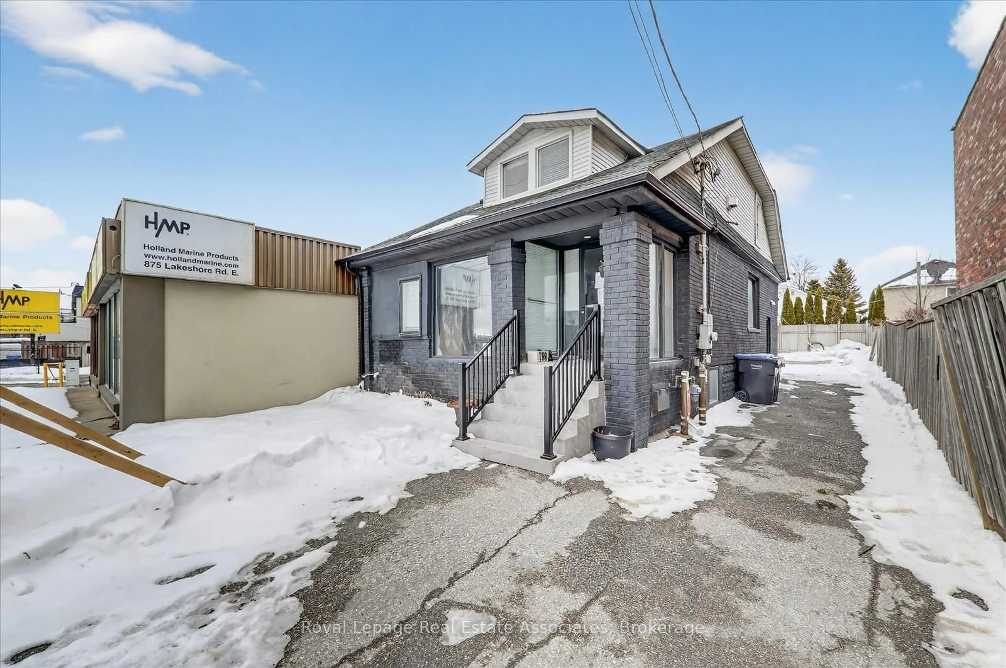 Unknown for 881 Lakeshore Rd, Mississauga Ontario L5E 1E2