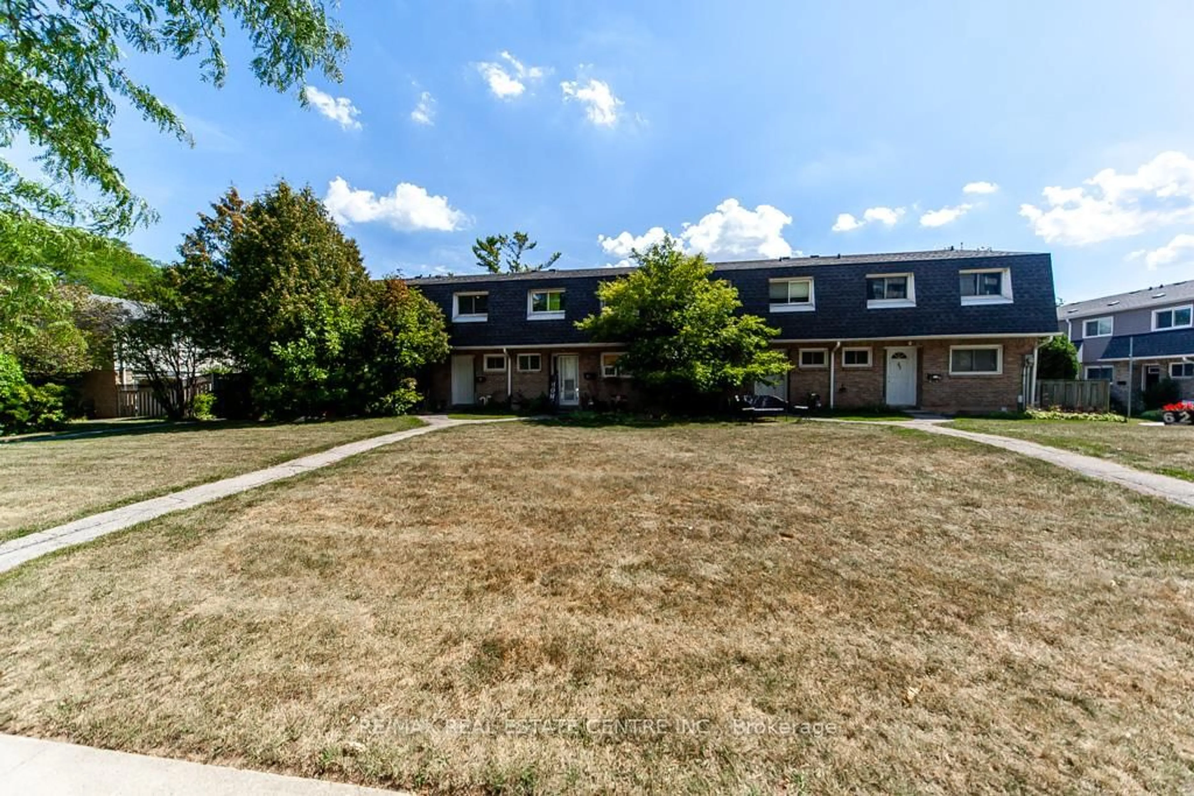 A pic from outside/outdoor area/front of a property/back of a property/a pic from drone, street for 2050 Upper Middle Rd #88, Burlington Ontario L7P 3R9