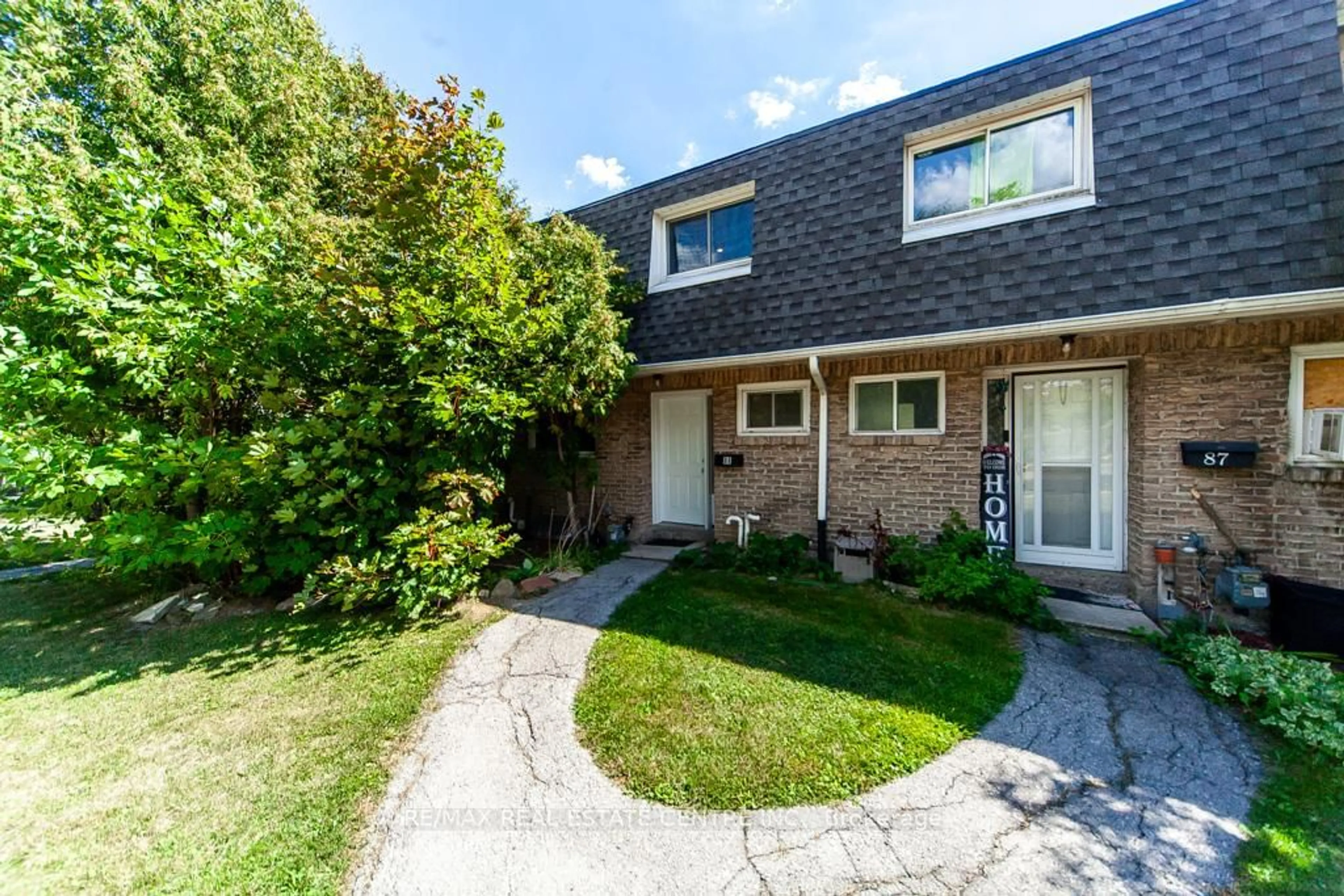 A pic from outside/outdoor area/front of a property/back of a property/a pic from drone, street for 2050 Upper Middle Rd #88, Burlington Ontario L7P 3R9