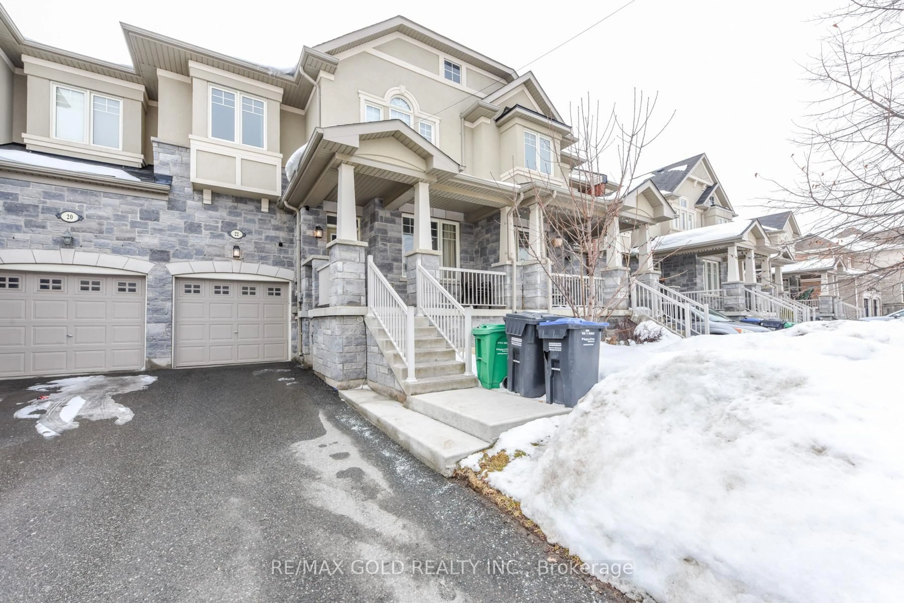 A pic from outside/outdoor area/front of a property/back of a property/a pic from drone, street for 22 Merrickville Way, Brampton Ontario L6Y 0V5
