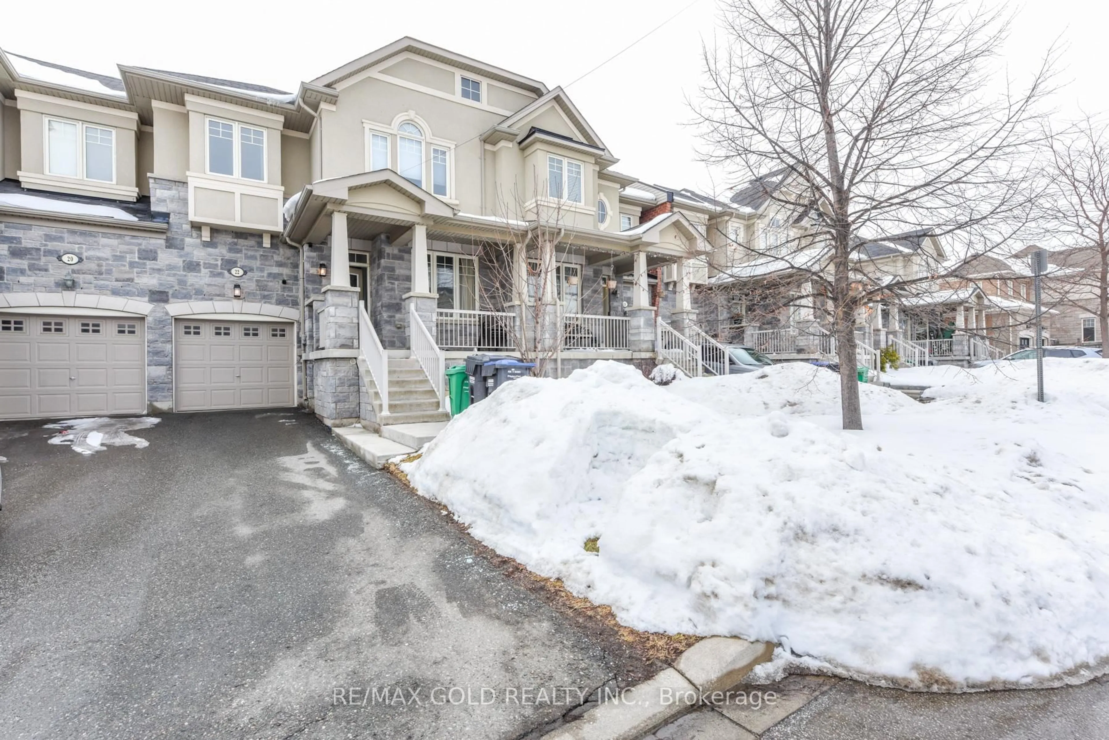 A pic from outside/outdoor area/front of a property/back of a property/a pic from drone, street for 22 Merrickville Way, Brampton Ontario L6Y 0V5