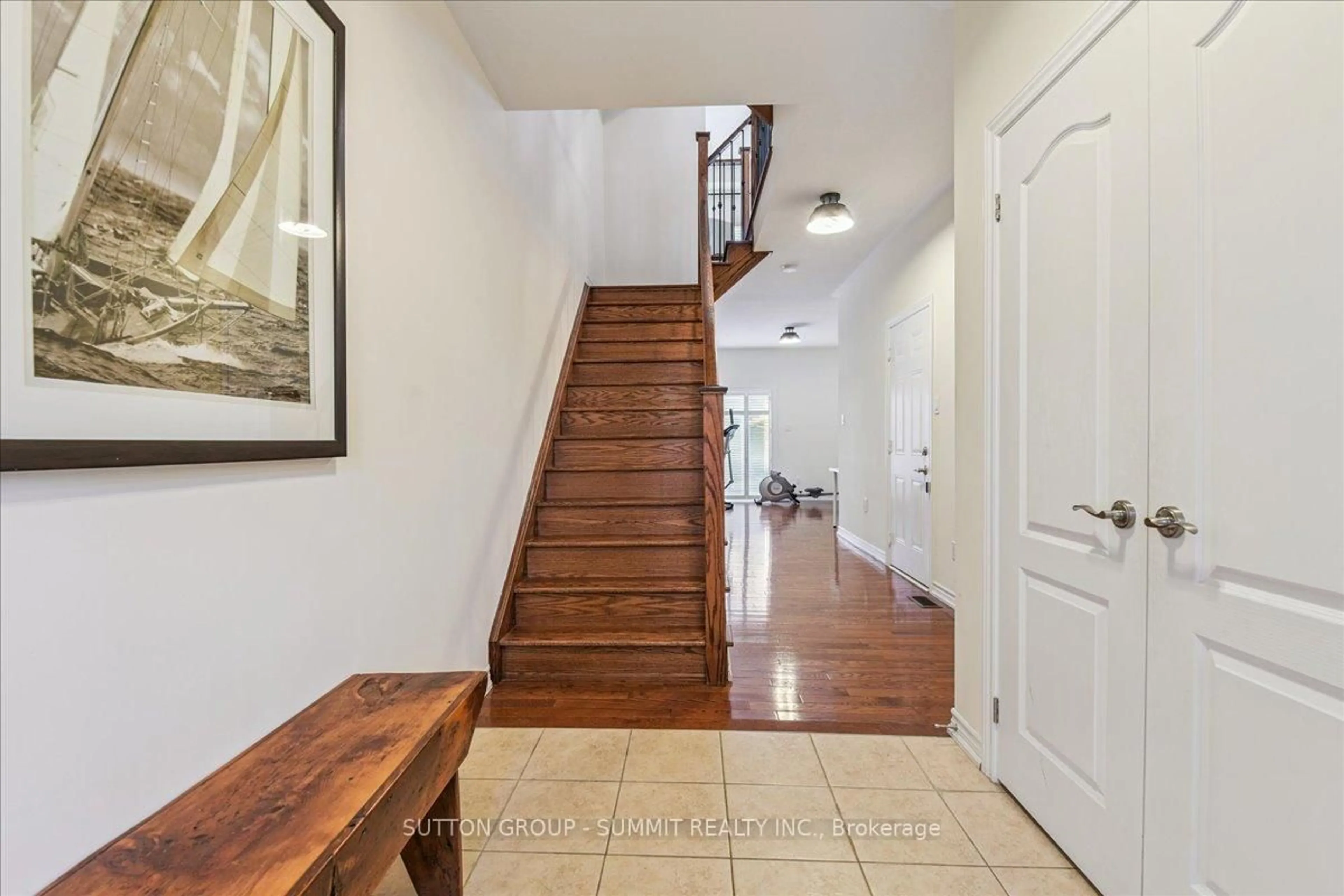 Indoor entryway for 242 Andrews Tr, Milton Ontario L9T 6S6