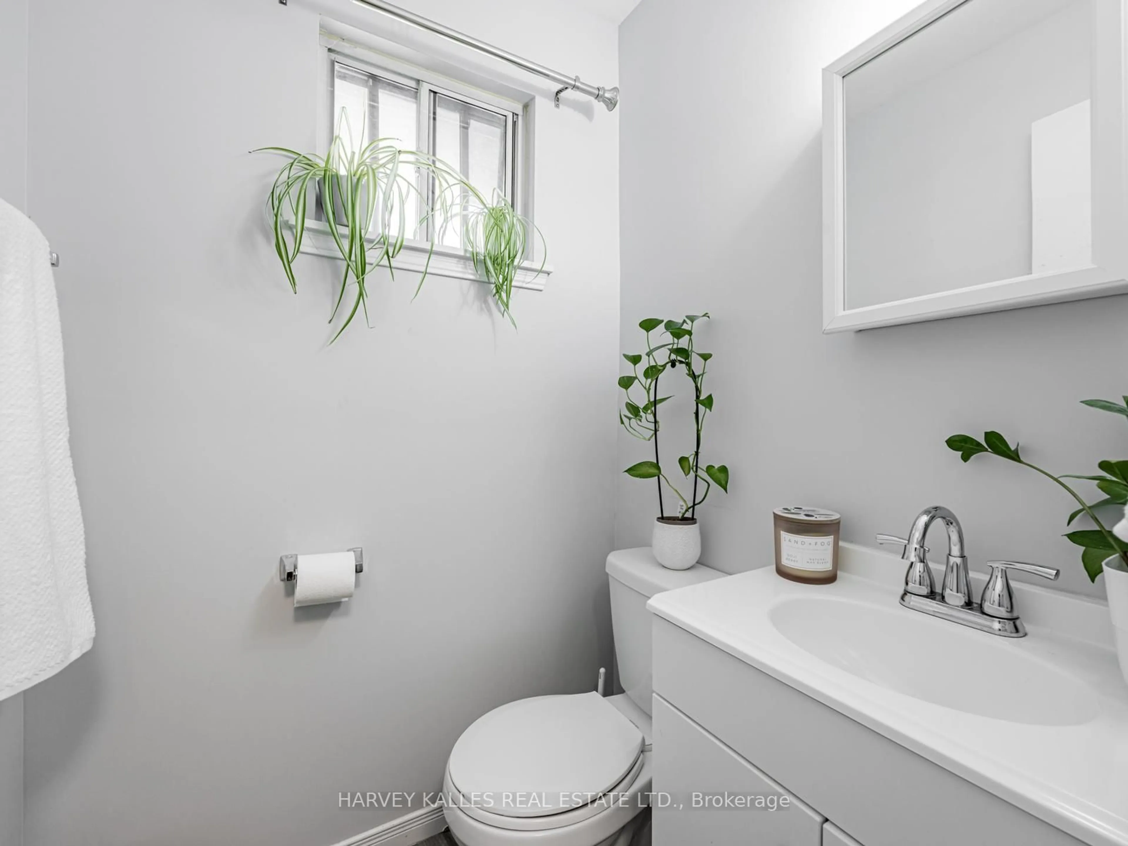 Standard bathroom, ceramic/tile floor for 349 Driftwood Ave #1, Toronto Ontario M3N 2P2