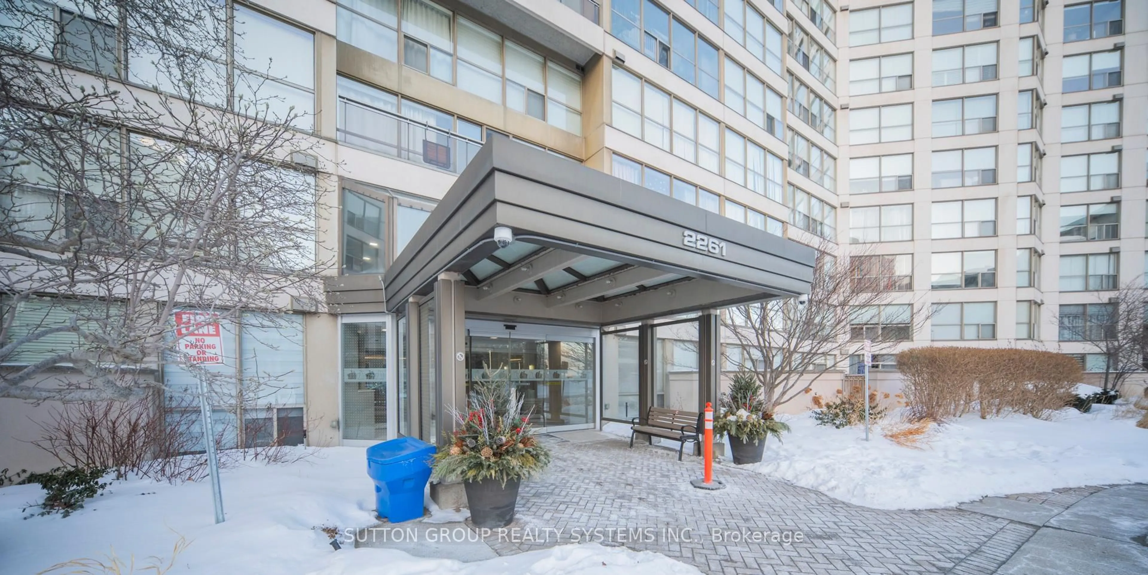 Indoor foyer for 2261 Lakeshore Blvd #1201, Toronto Ontario M8V 3X1