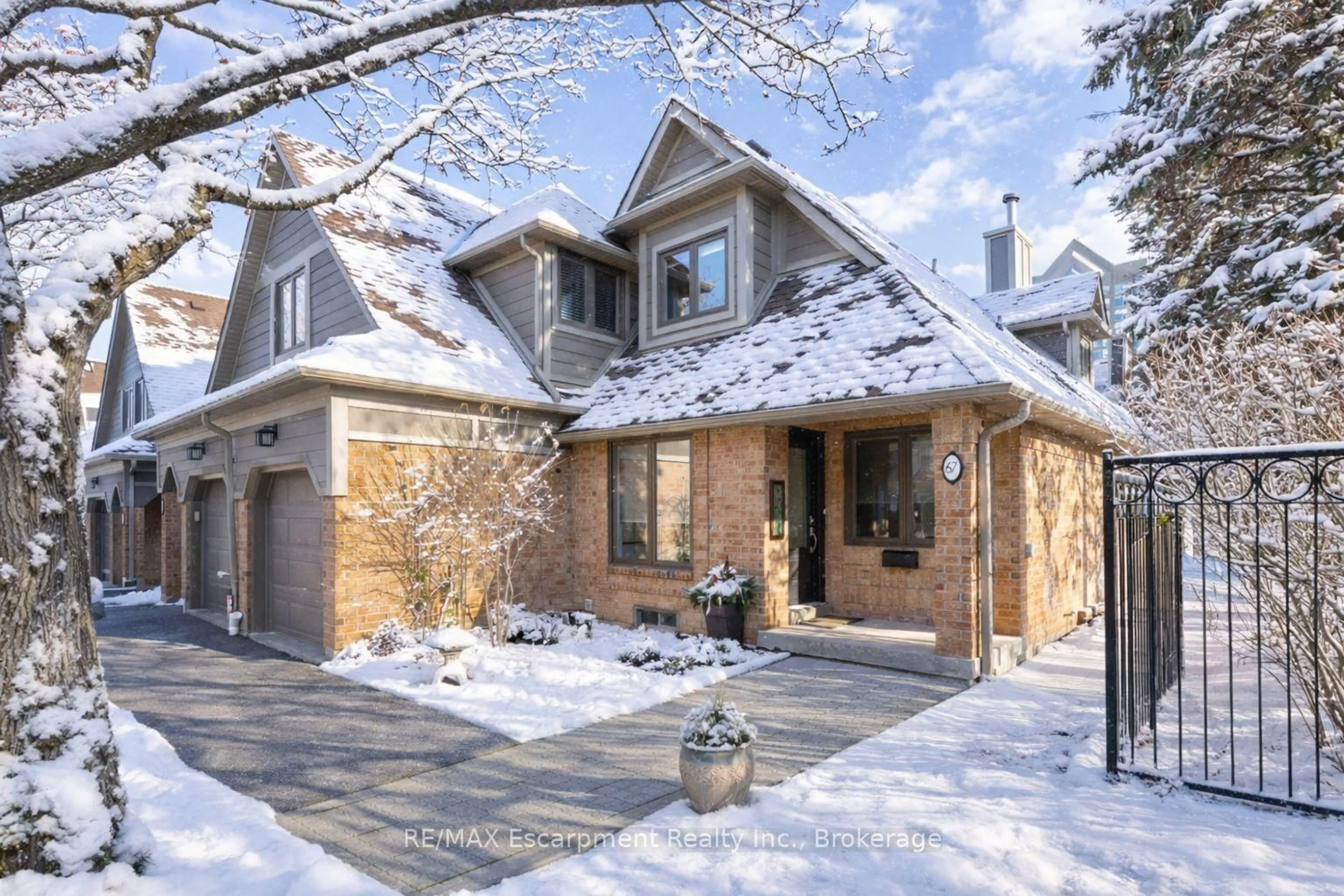 Home with brick exterior material, street for 2199 Burnhamthorpe Rd #67, Mississauga Ontario L5L 5M7