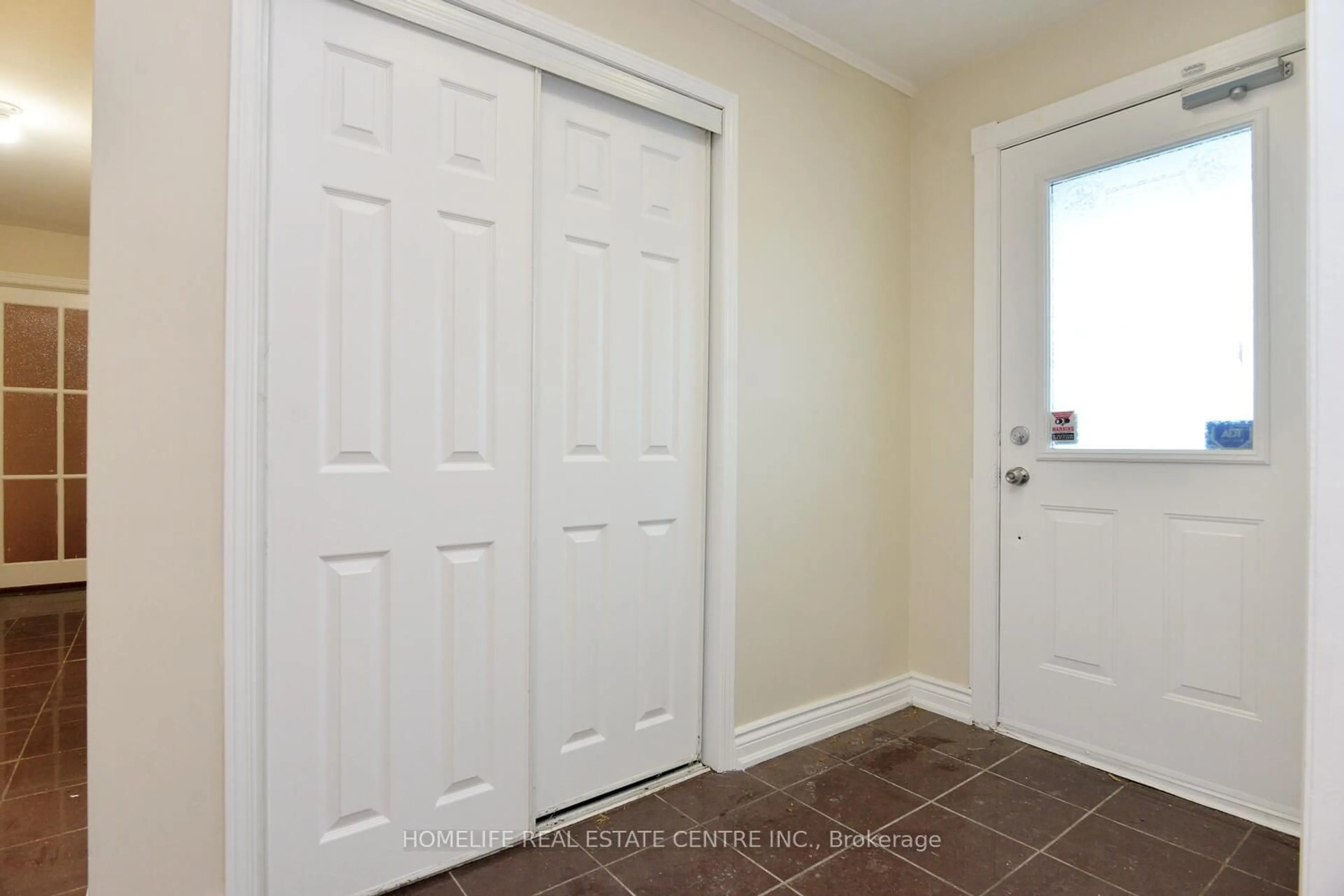 Indoor entryway for 1741 Countryside Dr, Brampton Ontario L6R 0B7