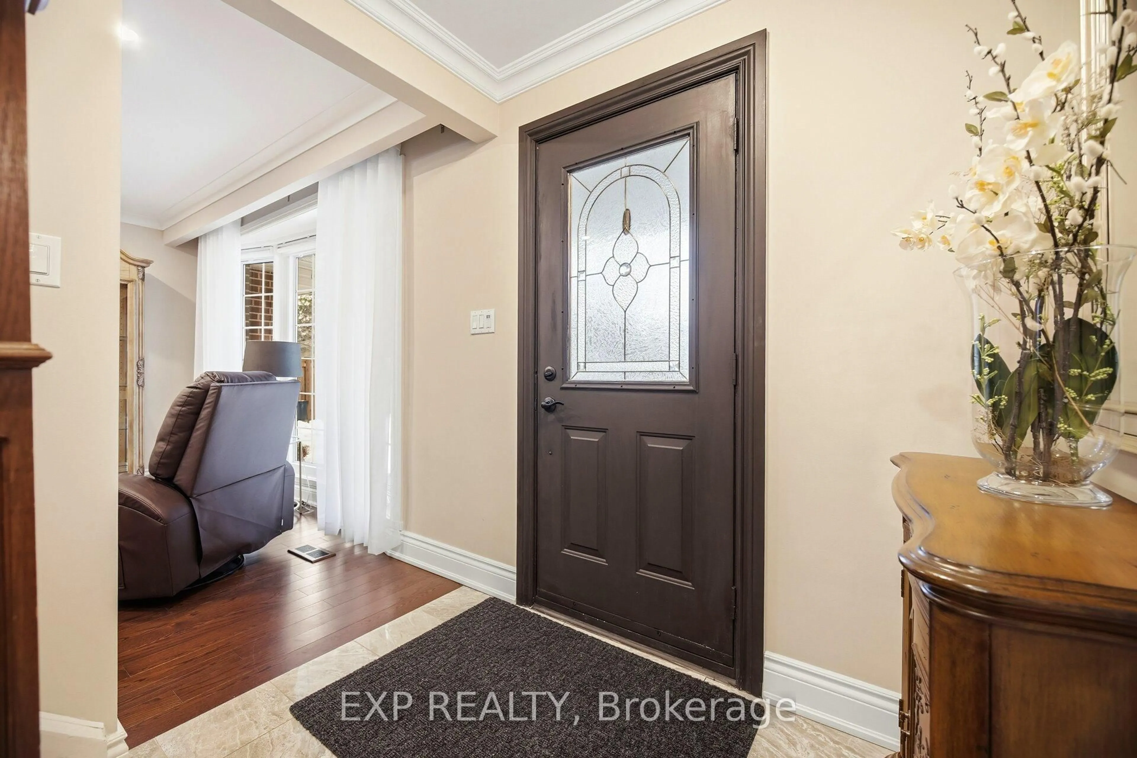 Indoor entryway for 298 Edrich Crt, Mississauga Ontario L5A 1R3