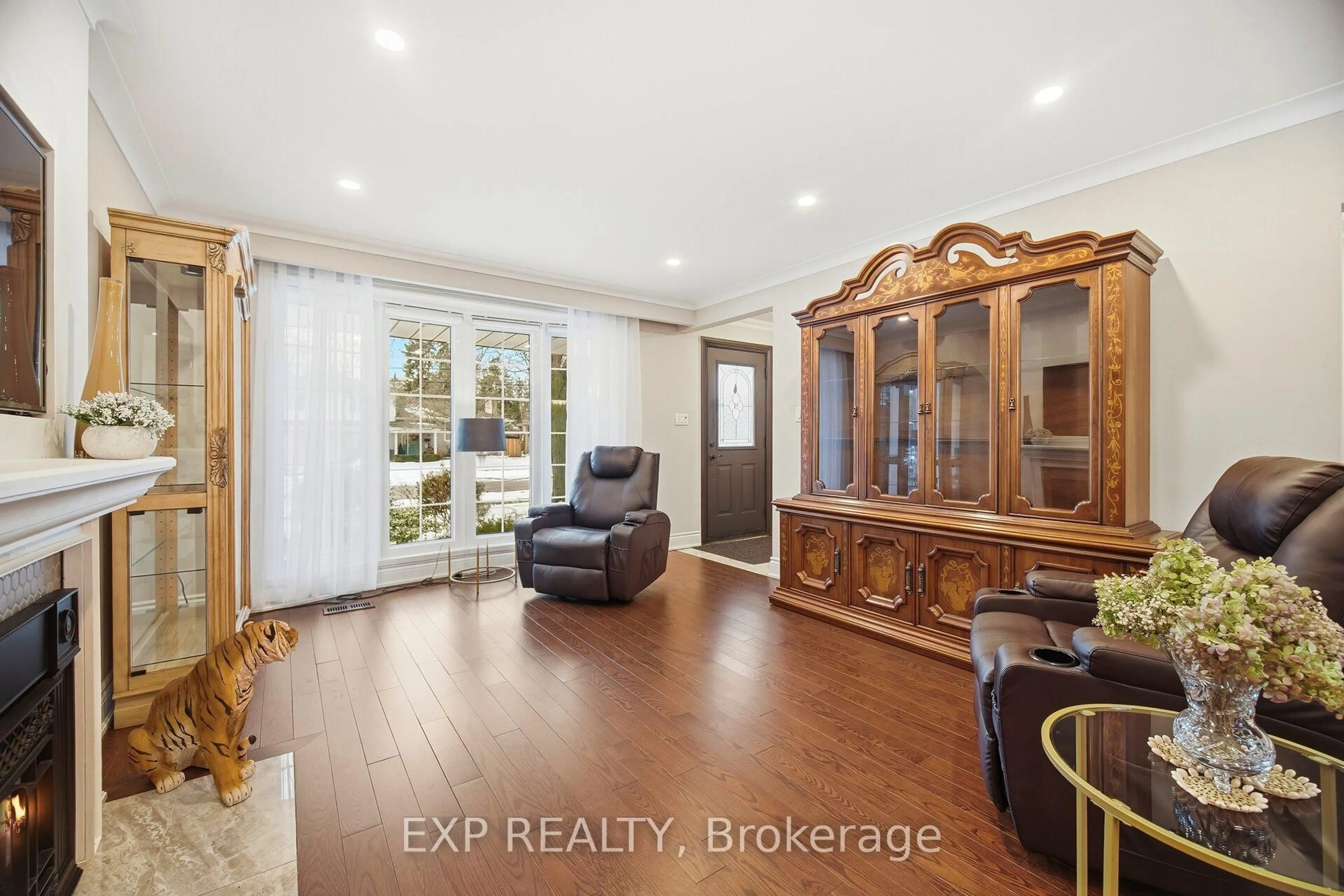 Unknown for 298 Edrich Crt, Mississauga Ontario L5A 1R3