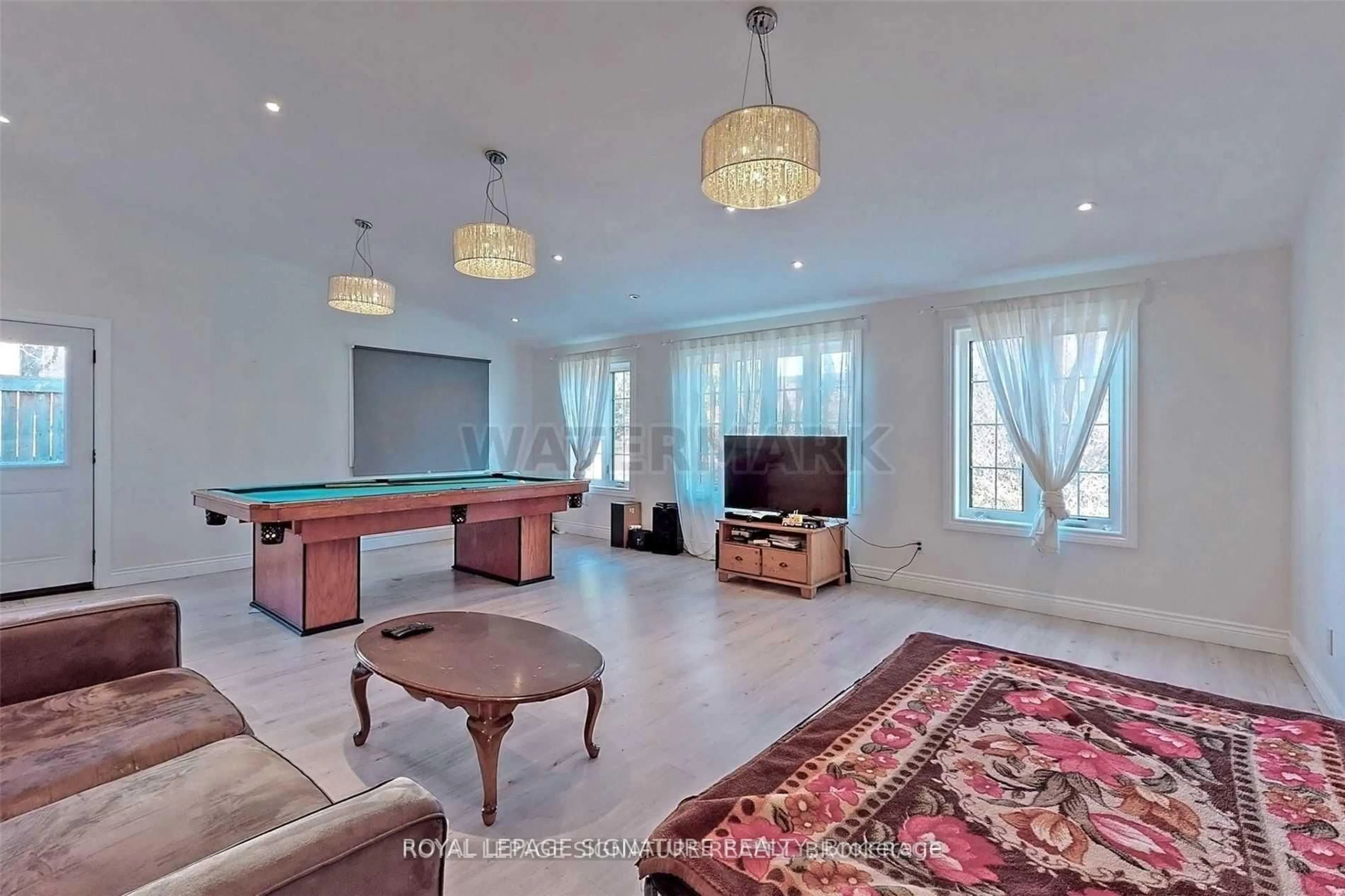 Home theater for 362A Queen St, Mississauga Ontario L5M 1M2