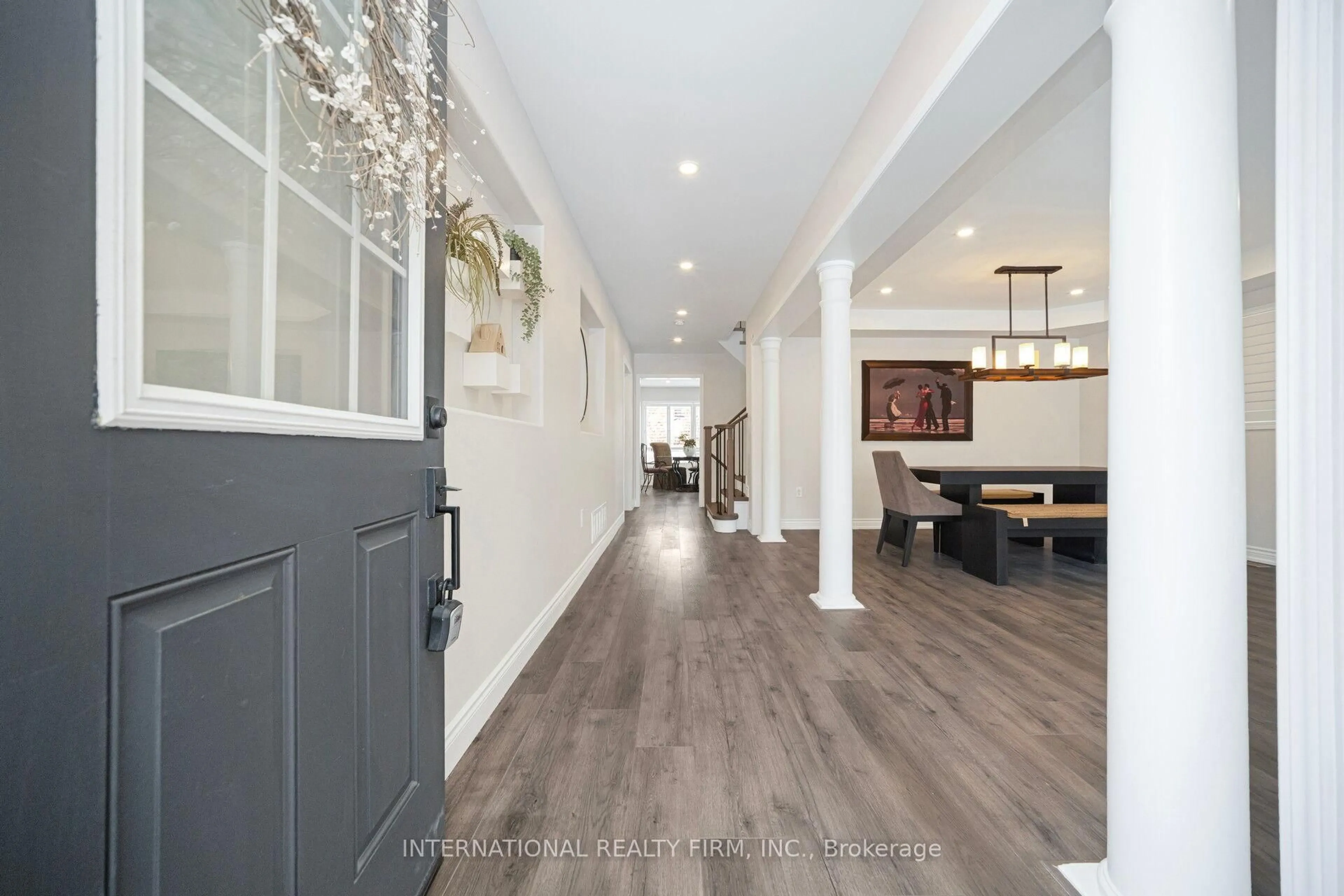 Indoor entryway for 563 Hood Terr, Milton Ontario L9T 0H2