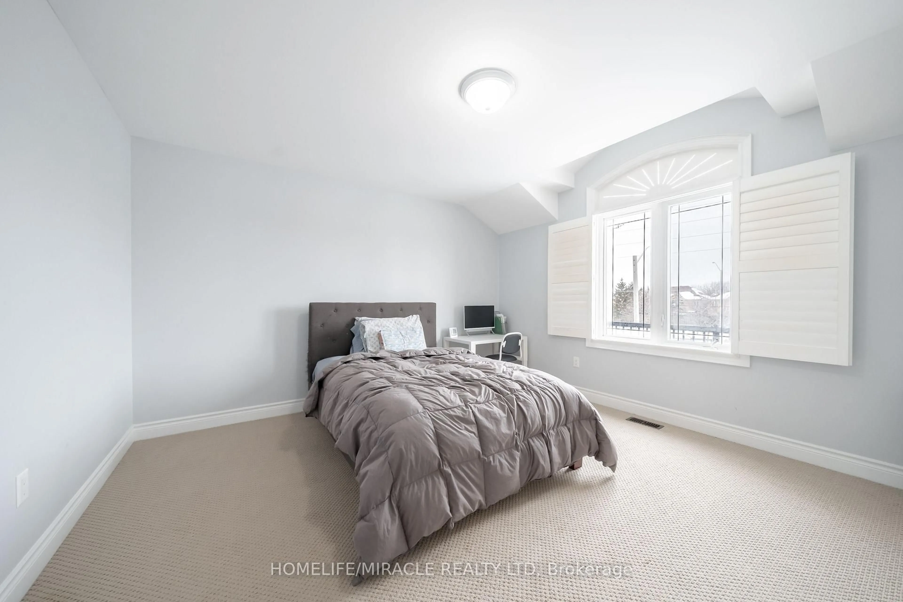 Bedroom with bed, unknown for 11 Noranda Cres, Brampton Ontario L6Y 0M7