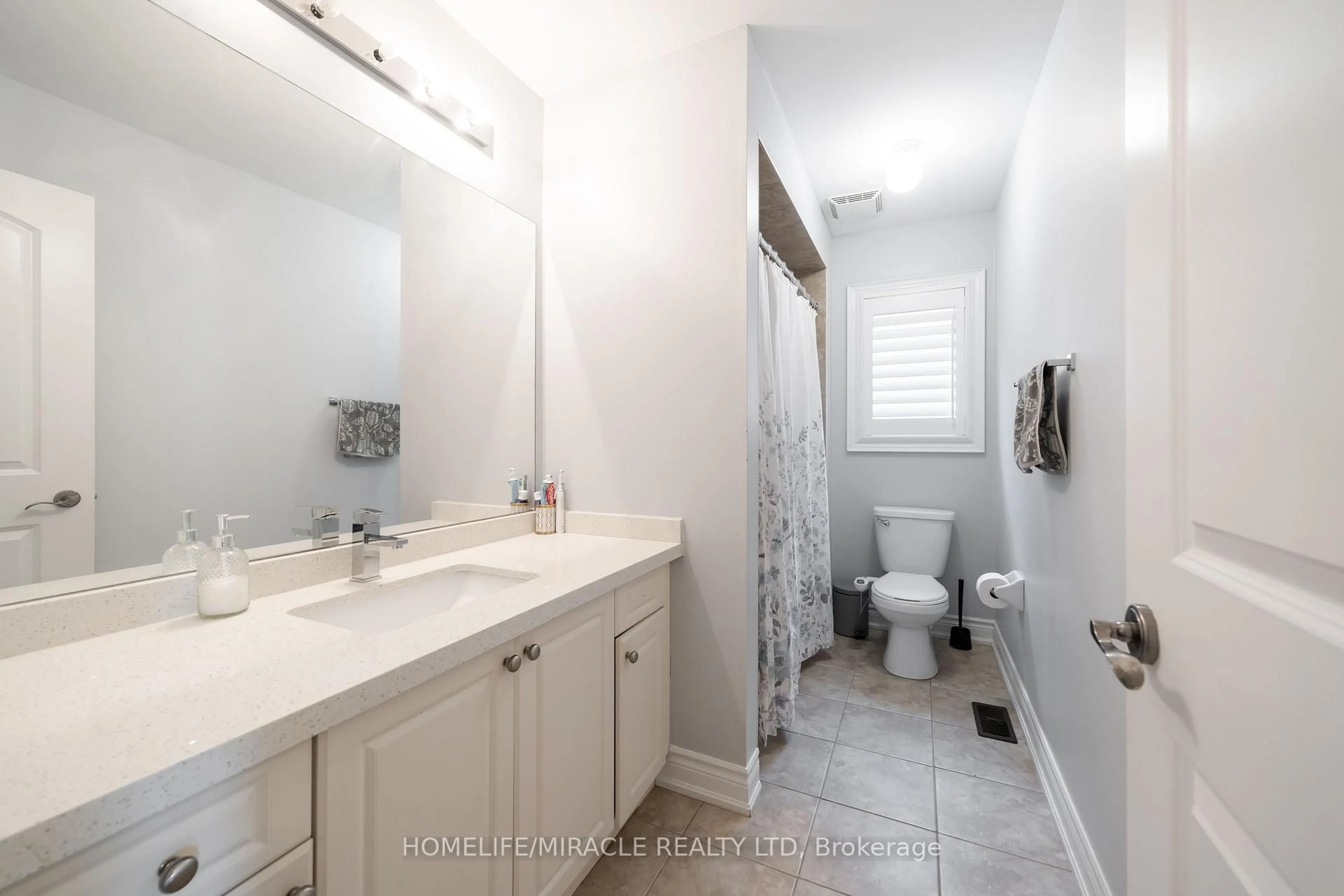 Standard bathroom, ceramic/tile floor for 11 Noranda Cres, Brampton Ontario L6Y 0M7