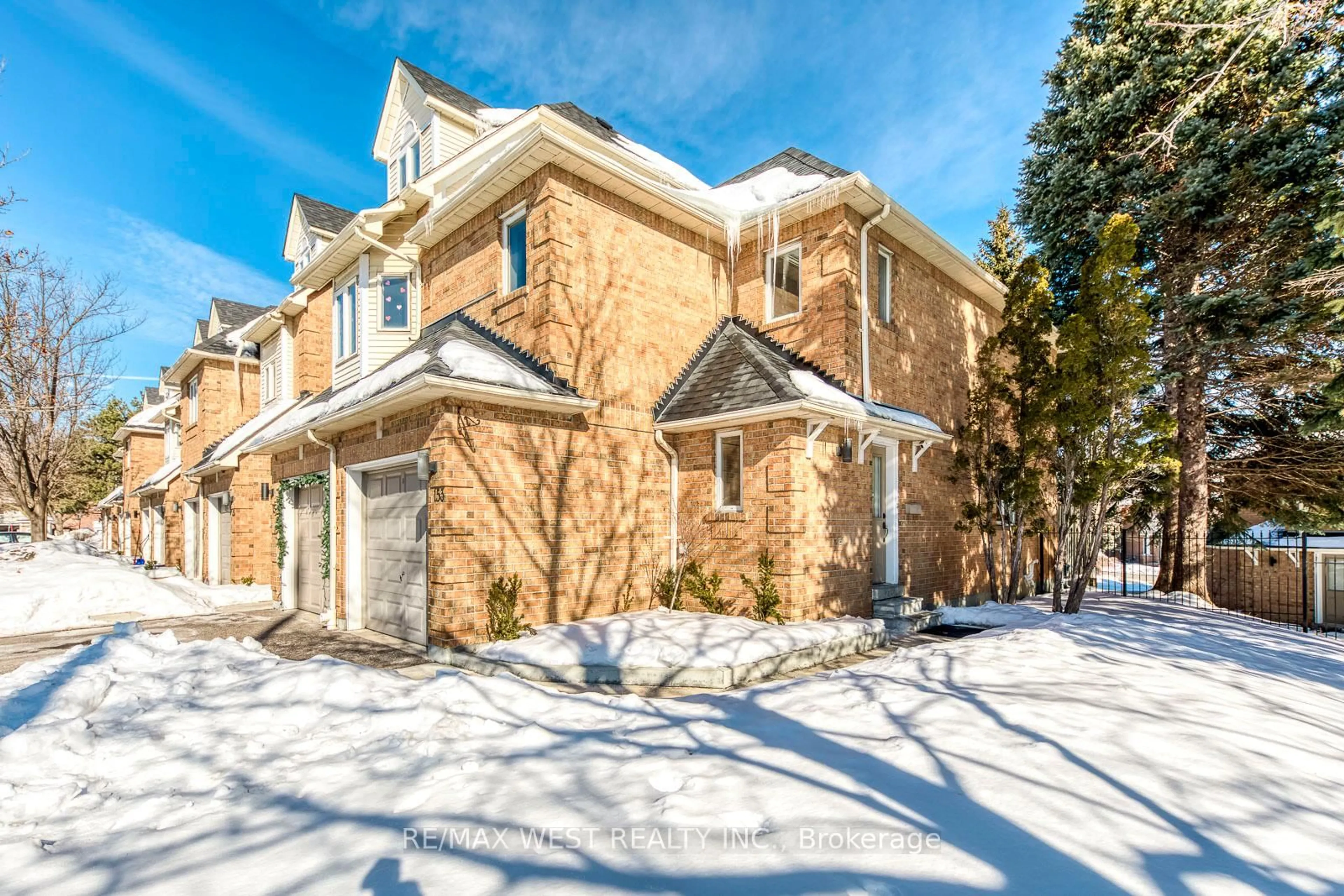 Home with brick exterior material, street for 99 Bristol Rd #153, Mississauga Ontario L4Z 3P4