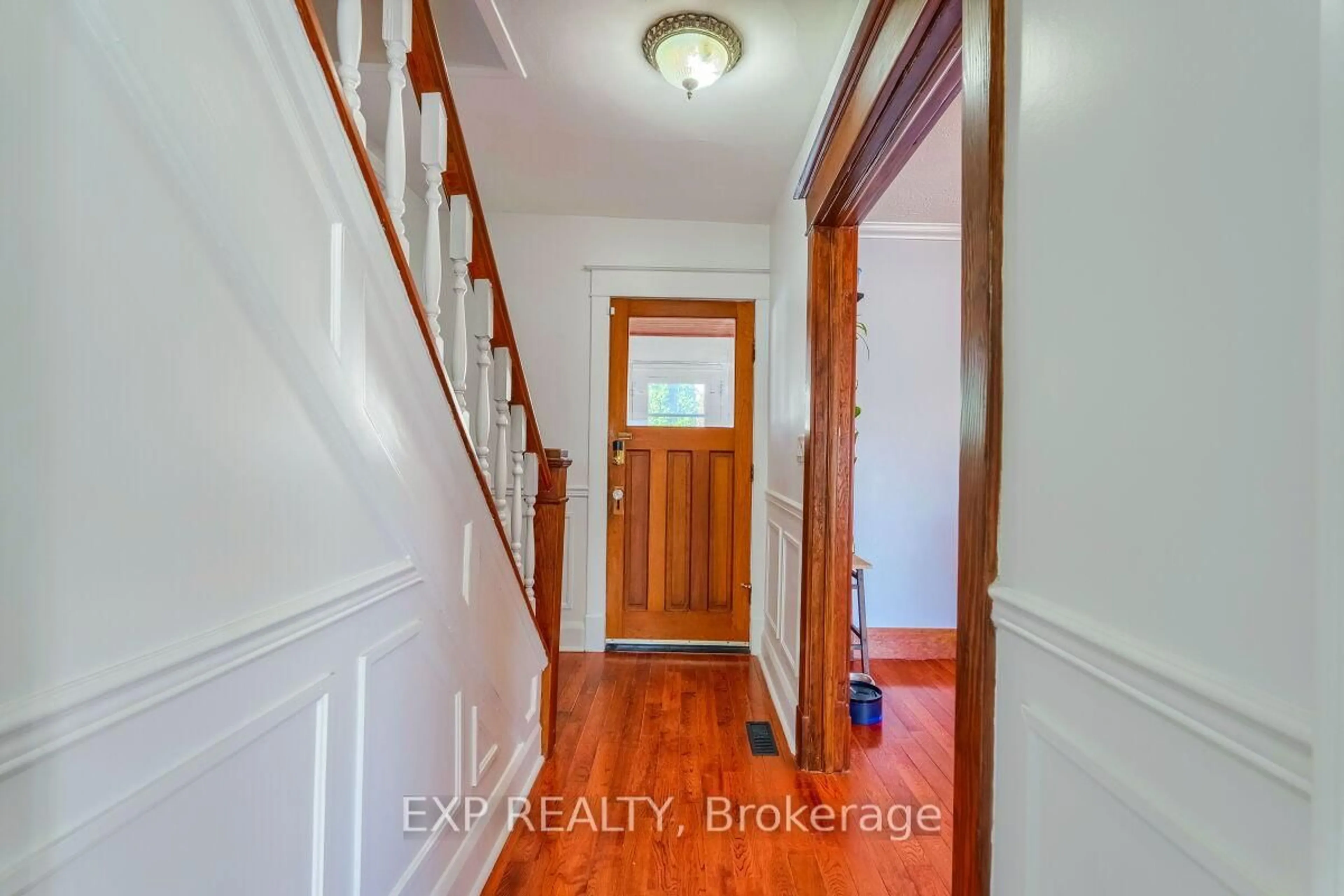 Indoor entryway for 7 David St, Brampton Ontario L6X 1J2