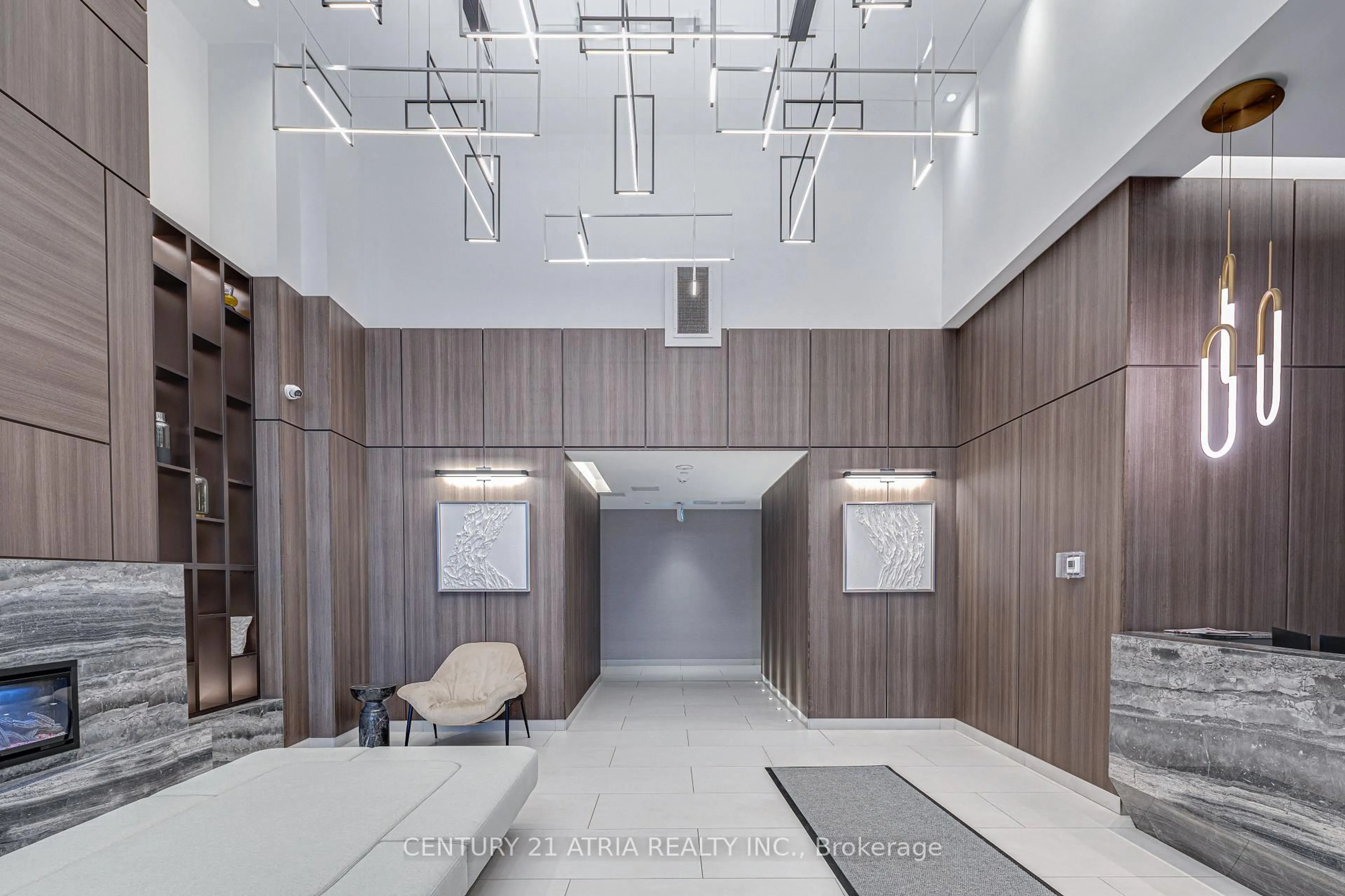 Indoor foyer for 1035 Southdown Rd #2007, Mississauga Ontario L5J 0A2