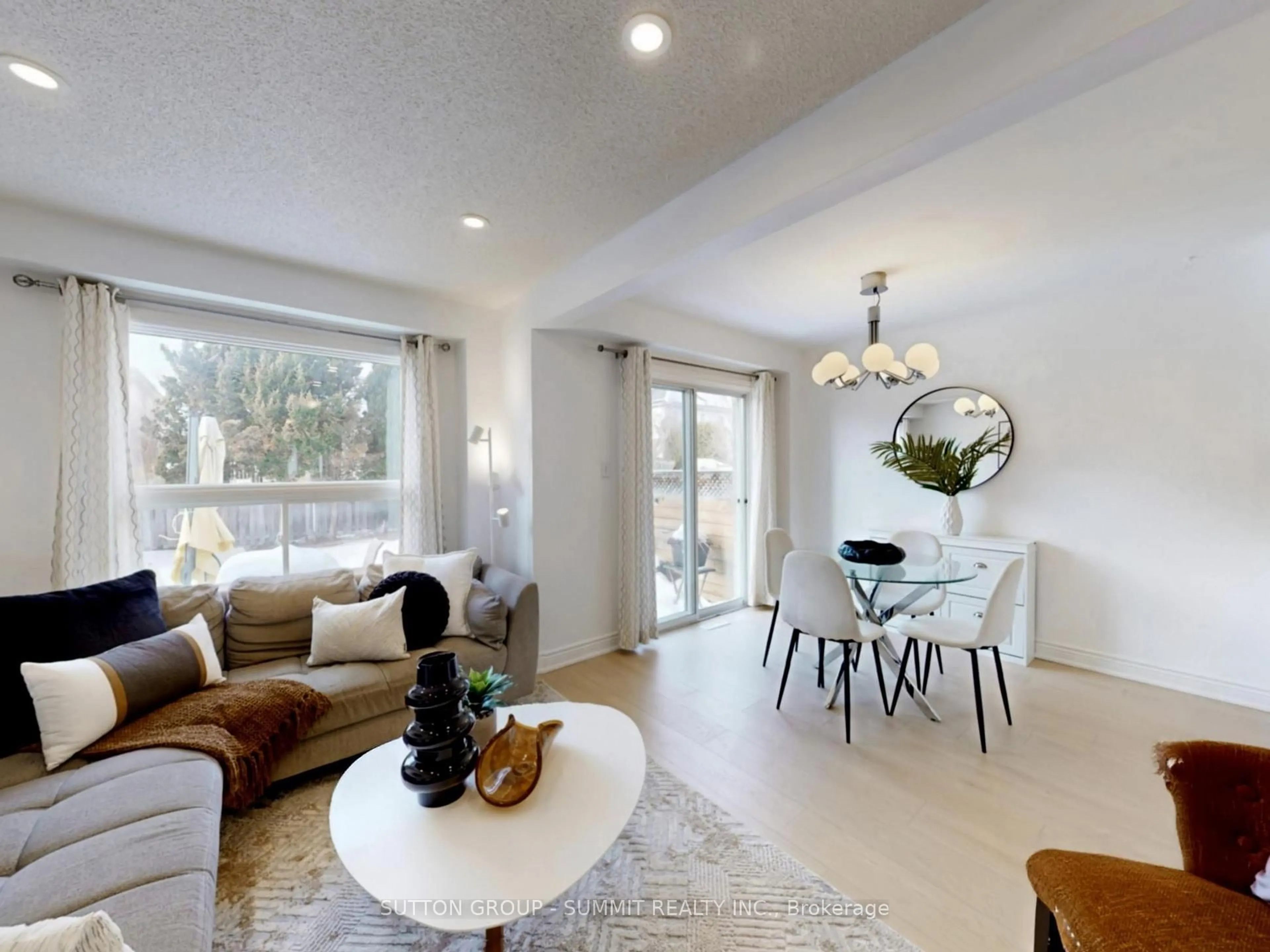 Living room with furniture, unknown for 5139 Porter St, Burlington Ontario L7L 6K8