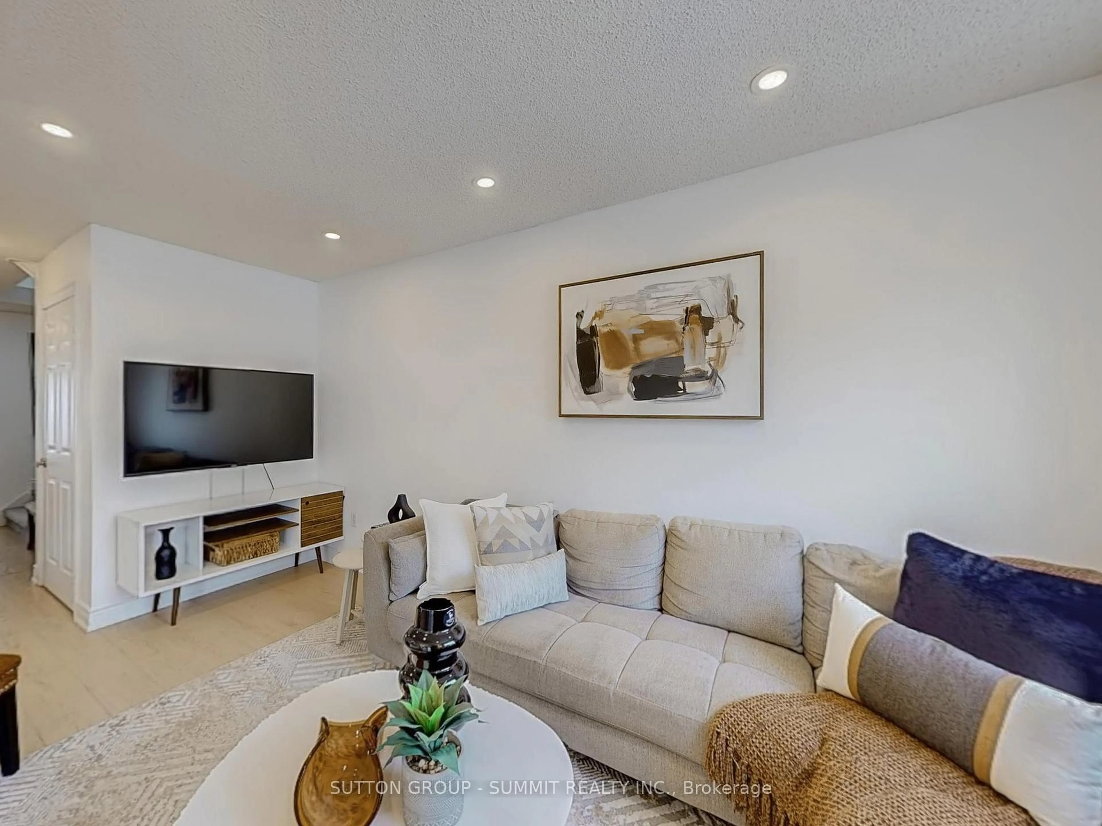 Living room with furniture, unknown for 5139 Porter St, Burlington Ontario L7L 6K8